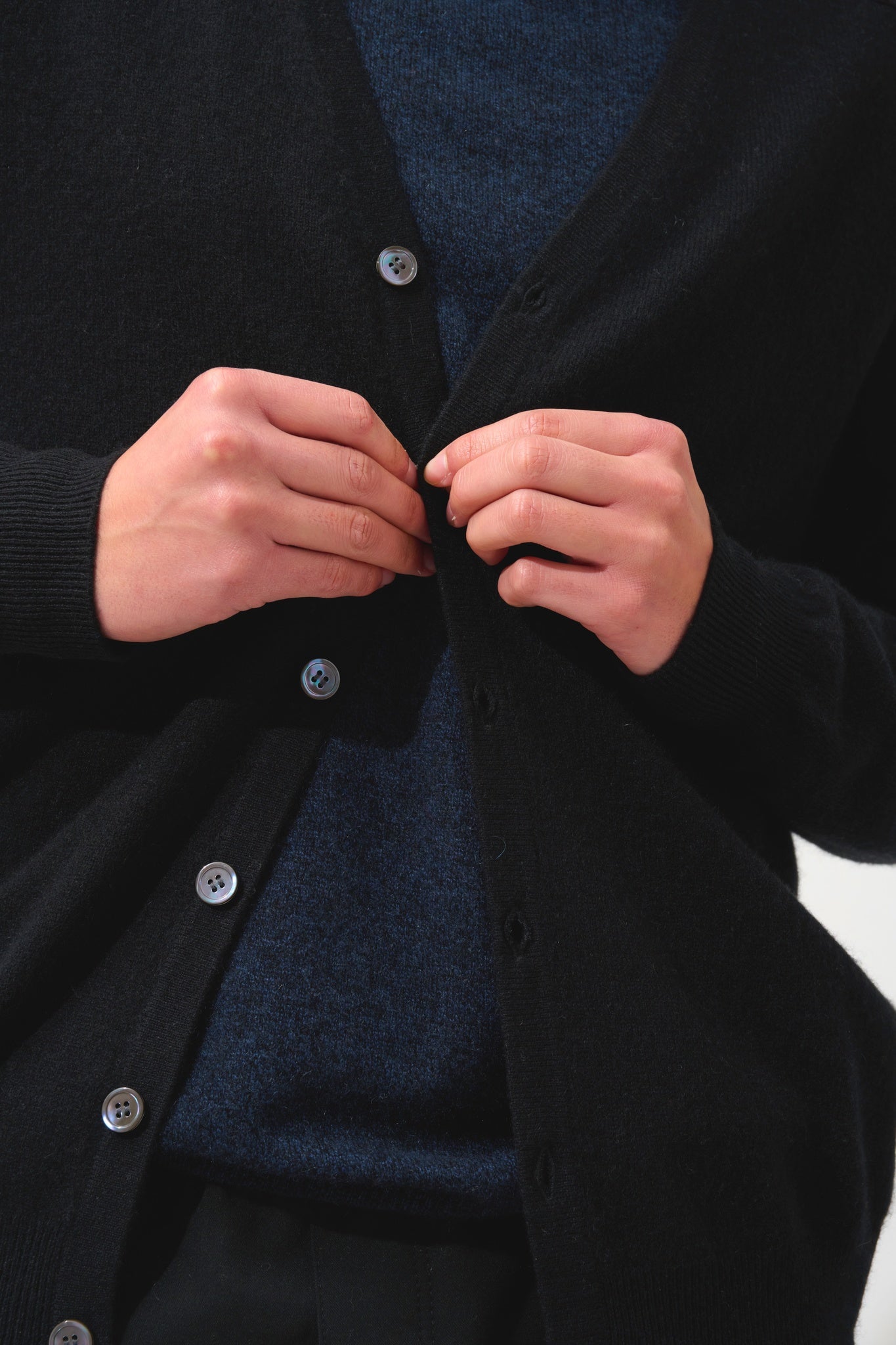 PIPA black v-neck cardigan 100% cashmere