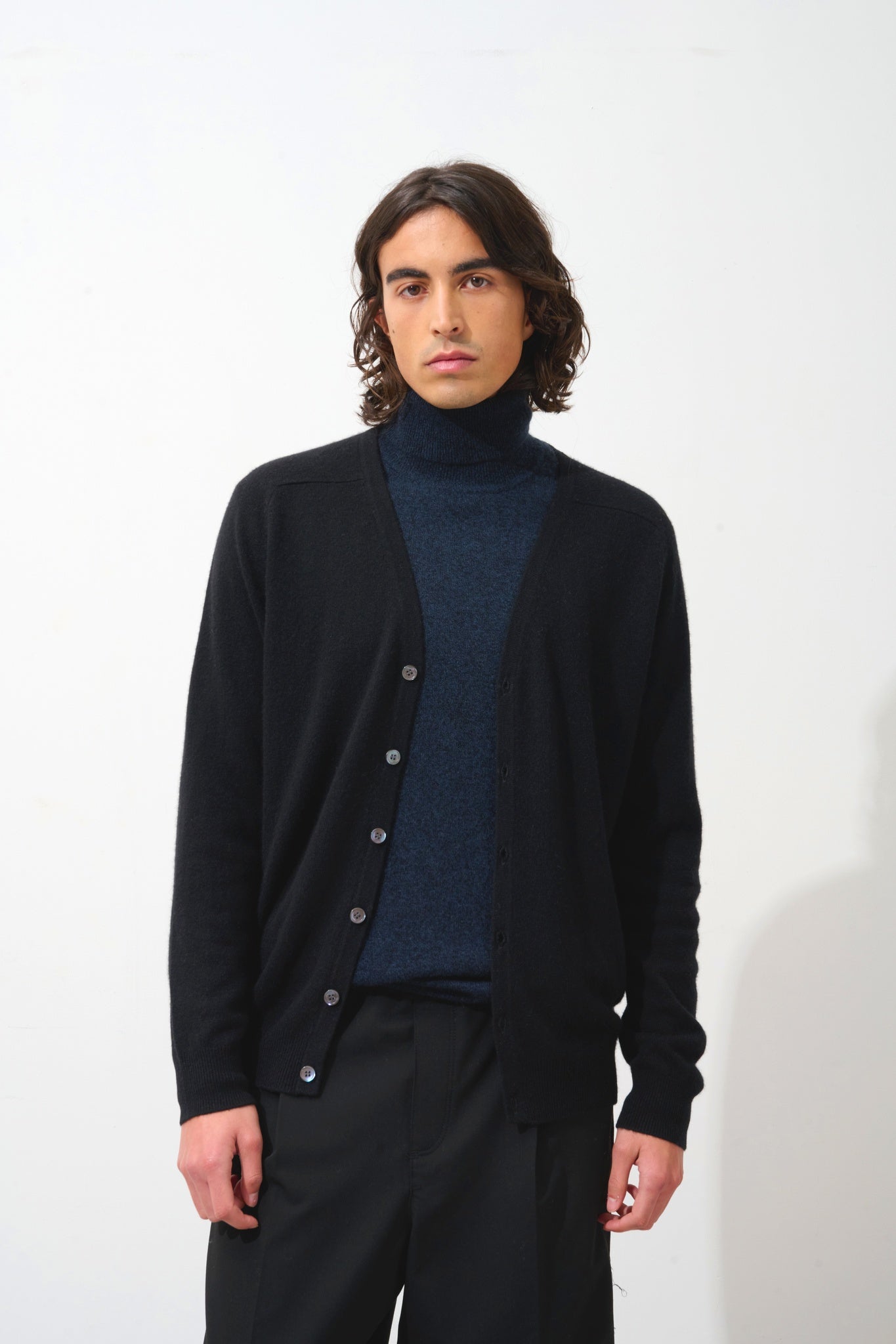 PIPA black v-neck cardigan 100% cashmere