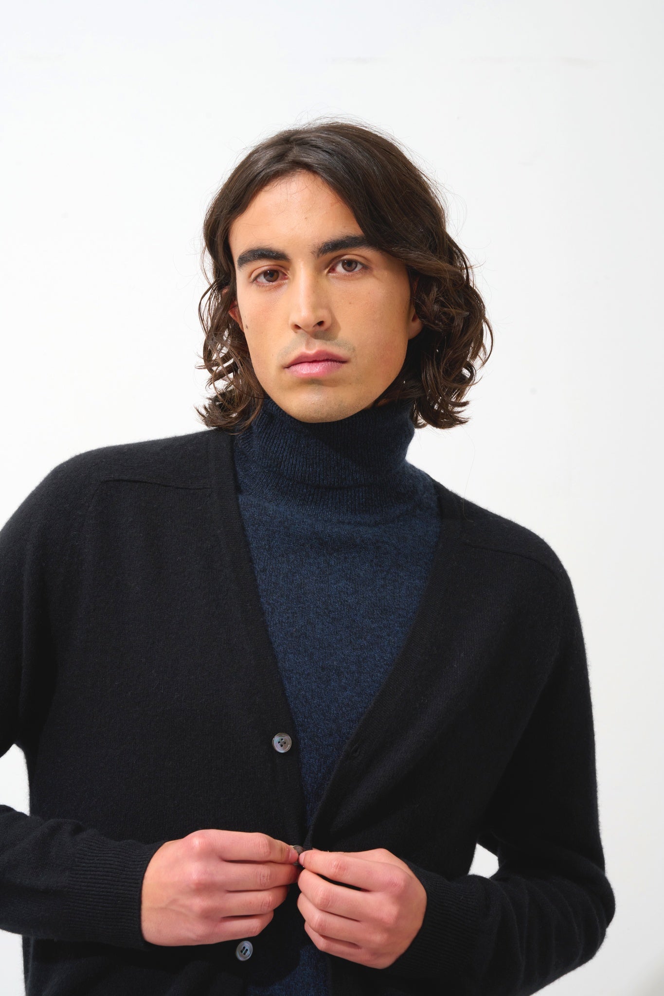 PIPA black v-neck cardigan 100% cashmere