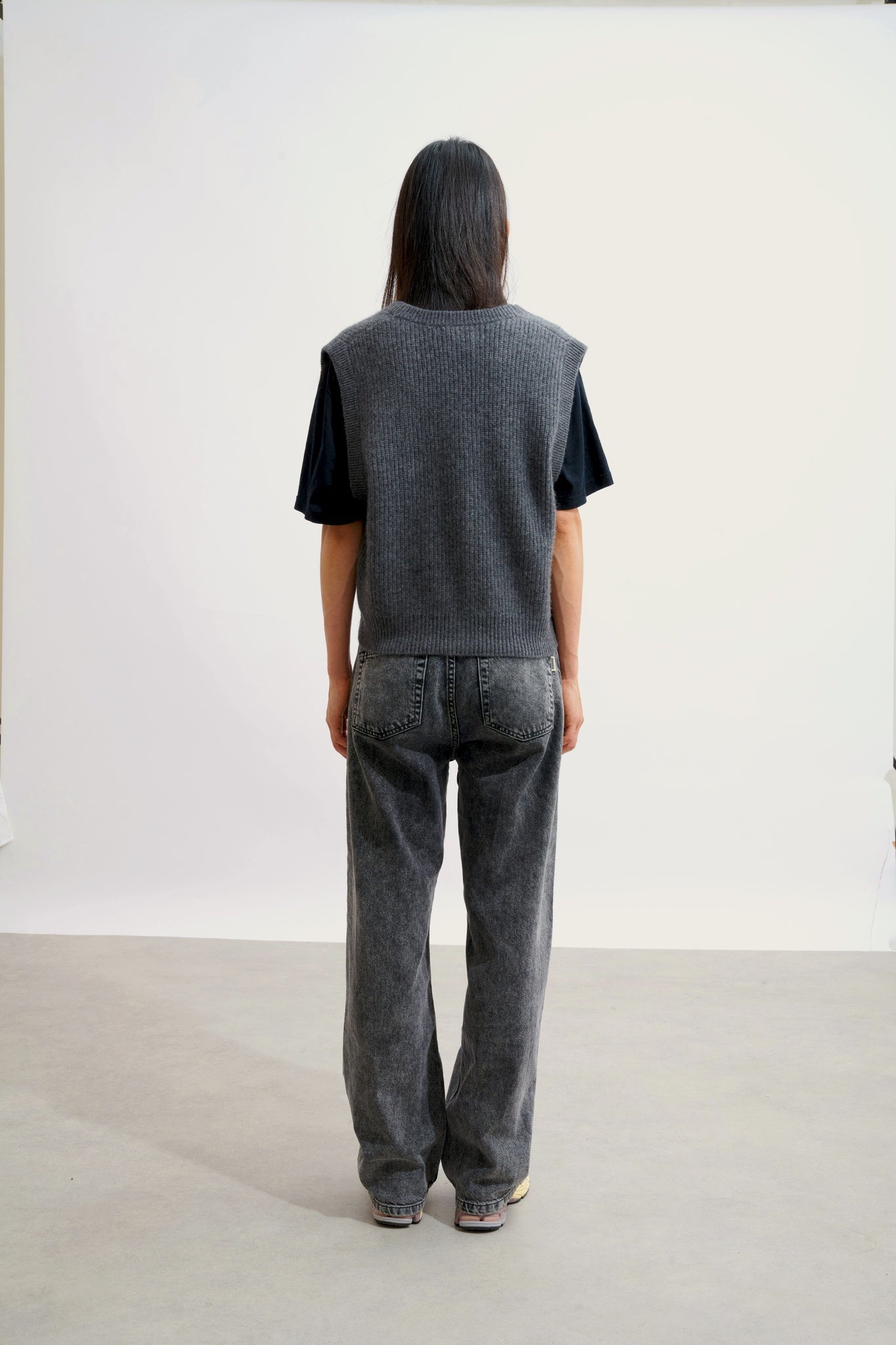 ROSAVIA cardigan col v sans manches 4 fils anthracite chiné 100% cachemire