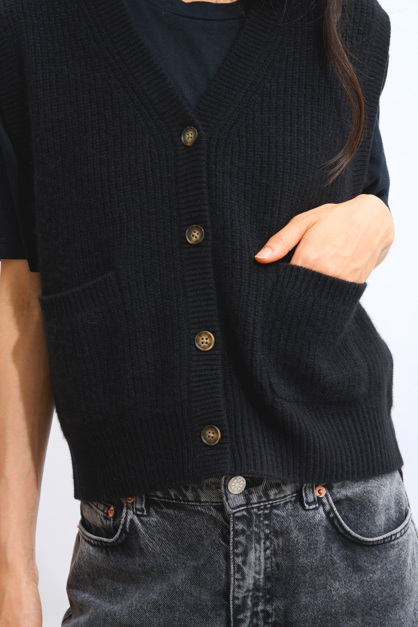 rosavia cardigan col v sans manches 4 fils noir 100% cachemire