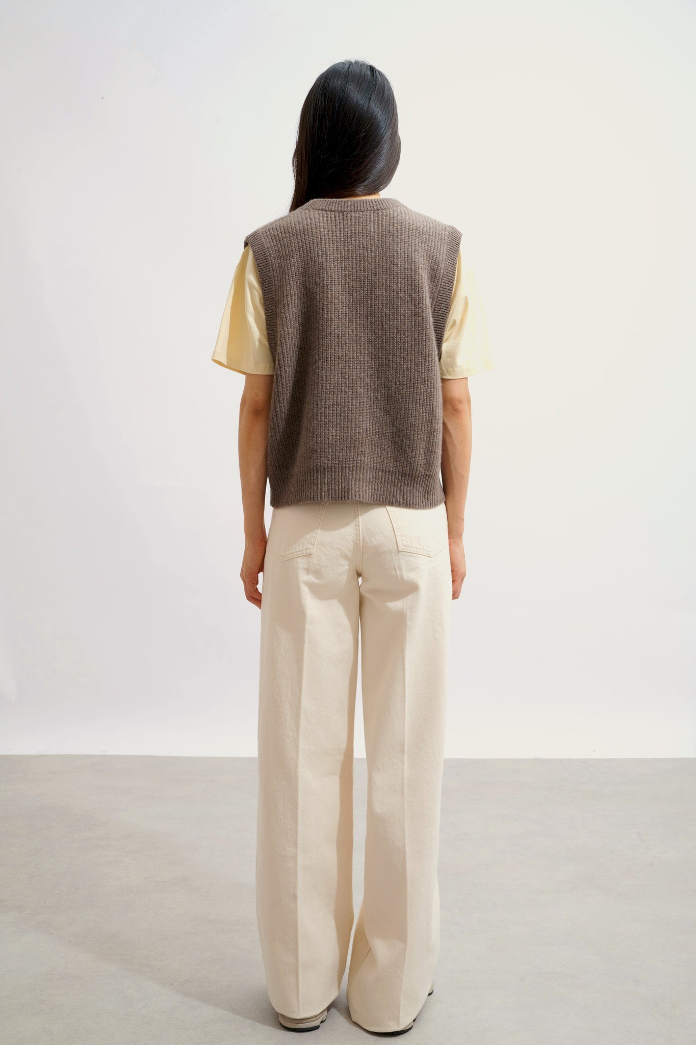 ROSAVIA cardigan col v sans manches 4 fils taupe chiné 100% cachemire