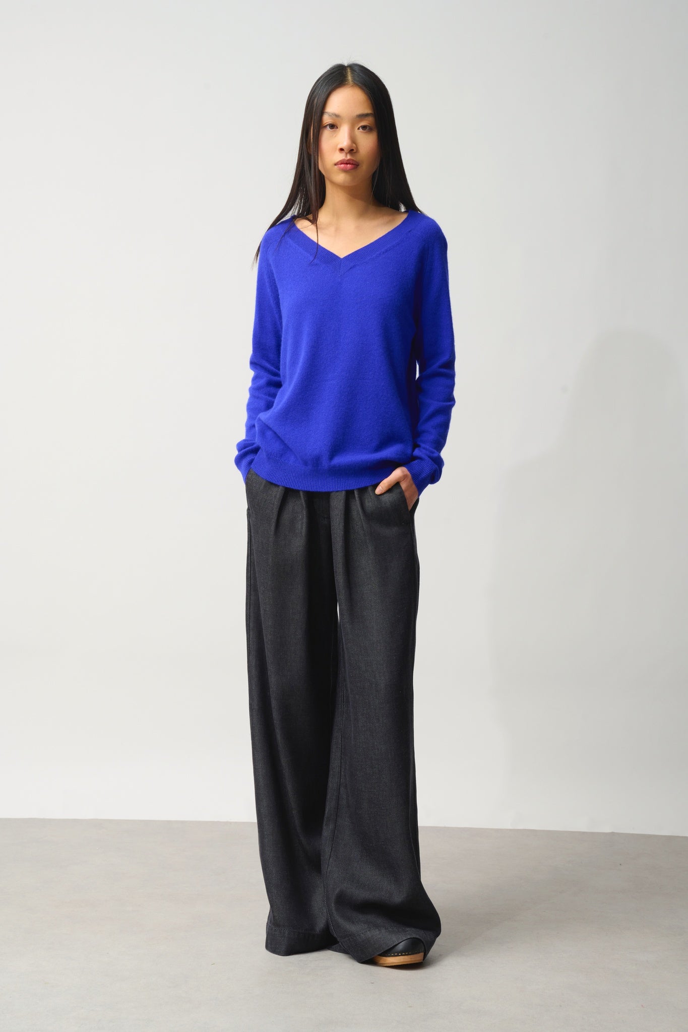 SAVANNAH v-neck sweater indigo 100% cashmere