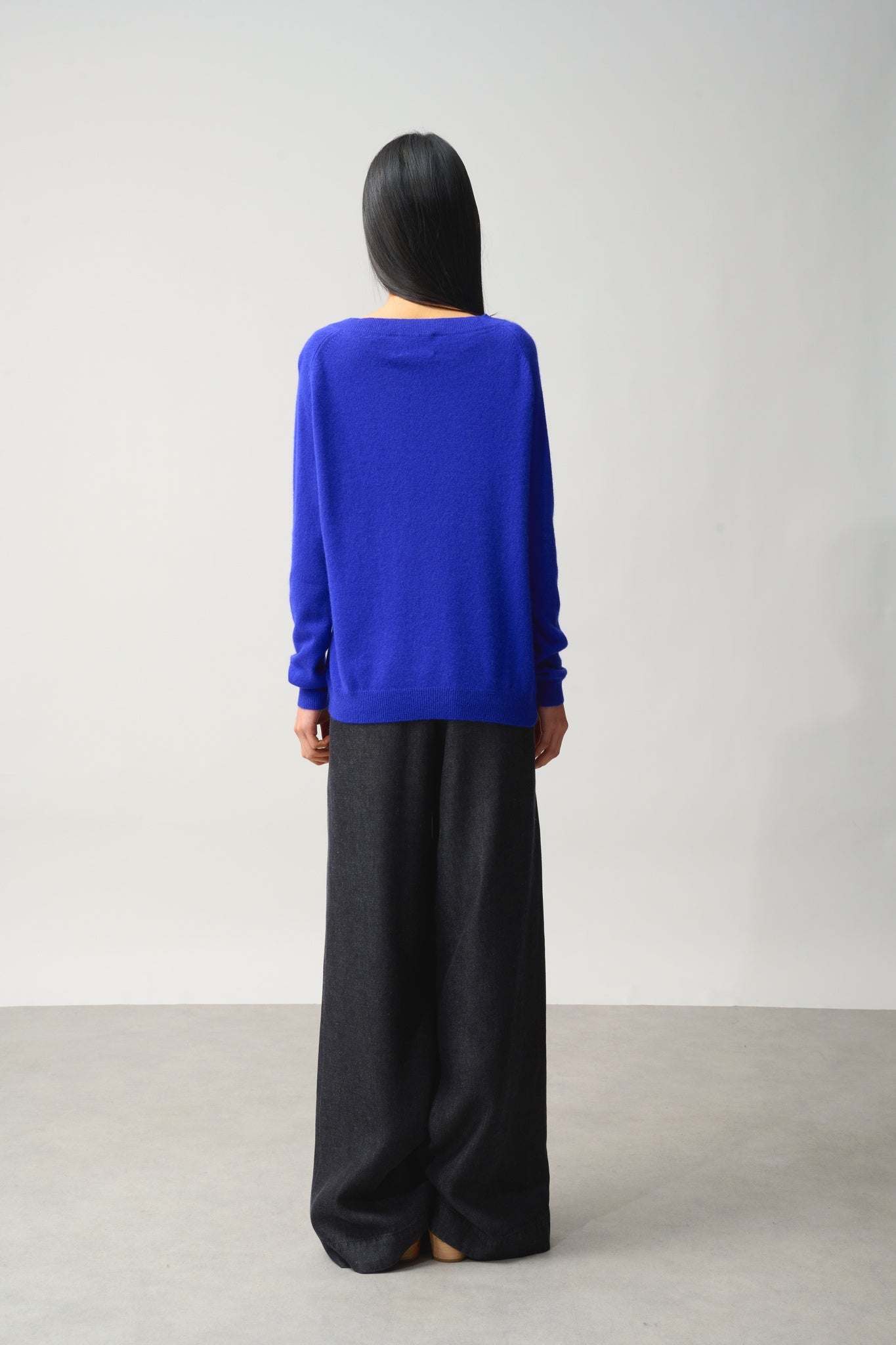 SAVANNAH v-neck sweater indigo 100% cashmere