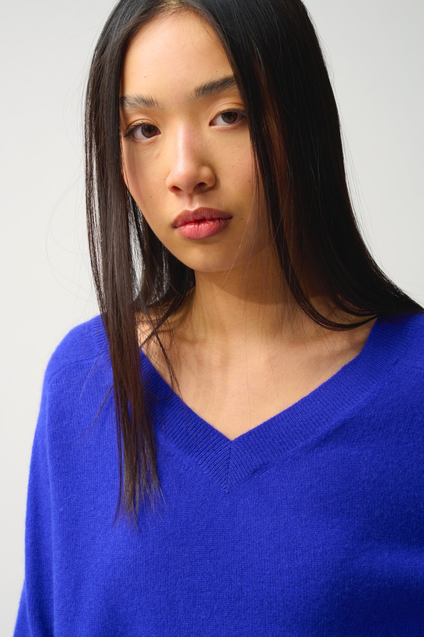 SAVANNAH v-neck sweater indigo 100% cashmere