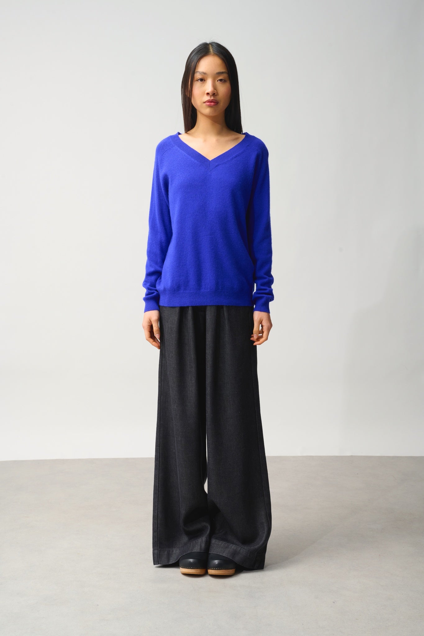 SAVANNAH v-neck sweater indigo 100% cashmere