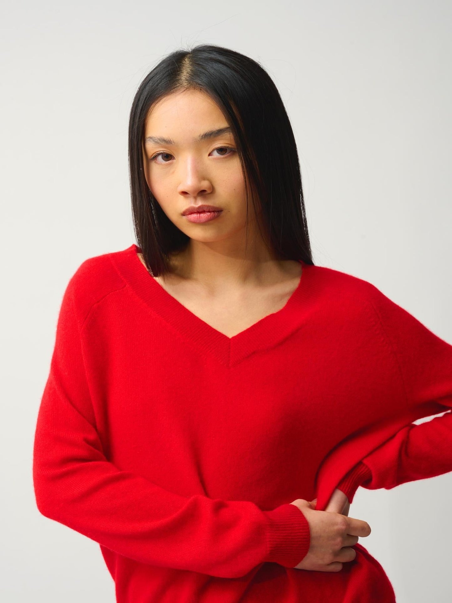 SAVANNAH red v-neck sweater 100% cashmere