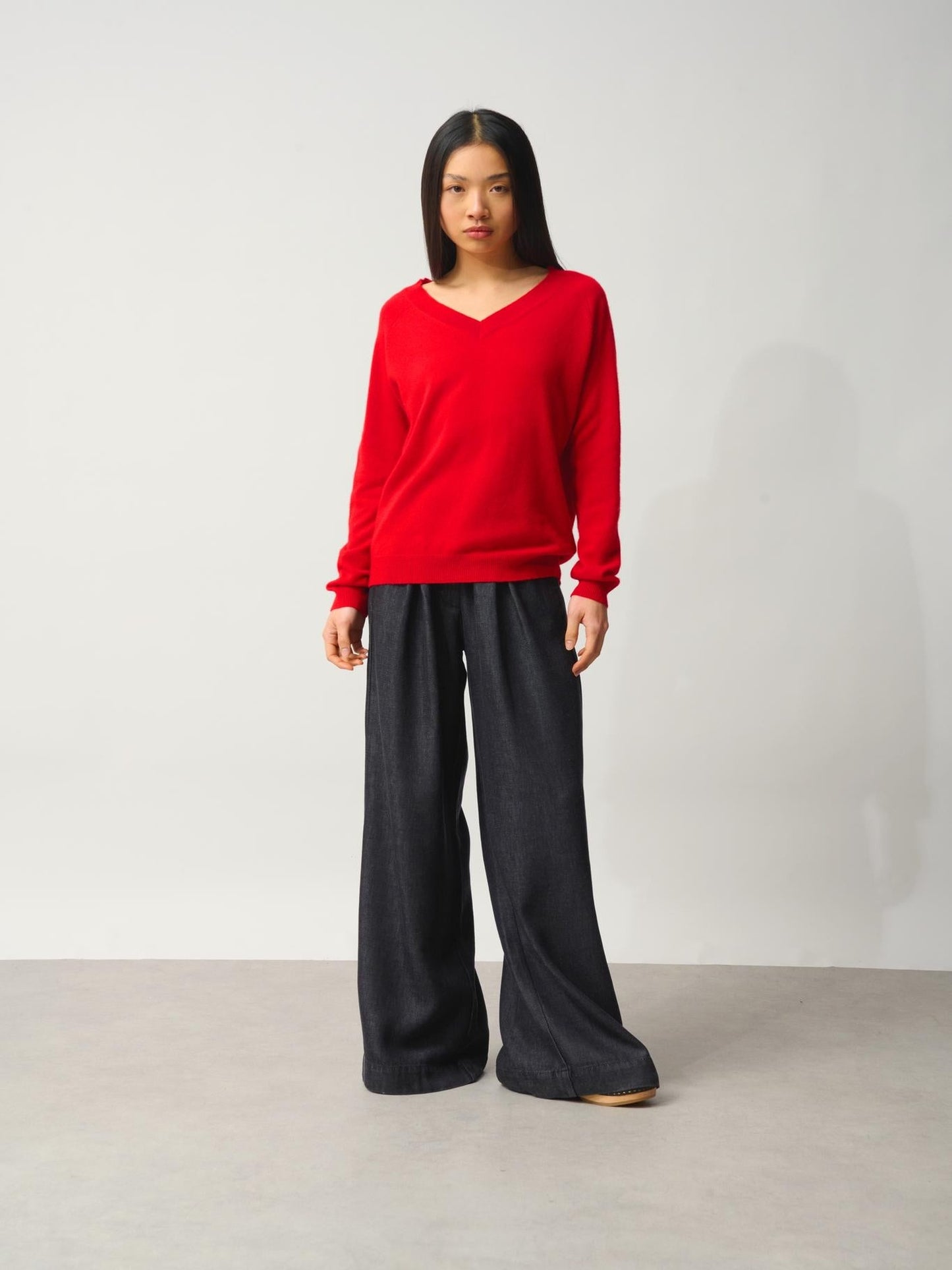 SAVANNAH red v-neck sweater 100% cashmere