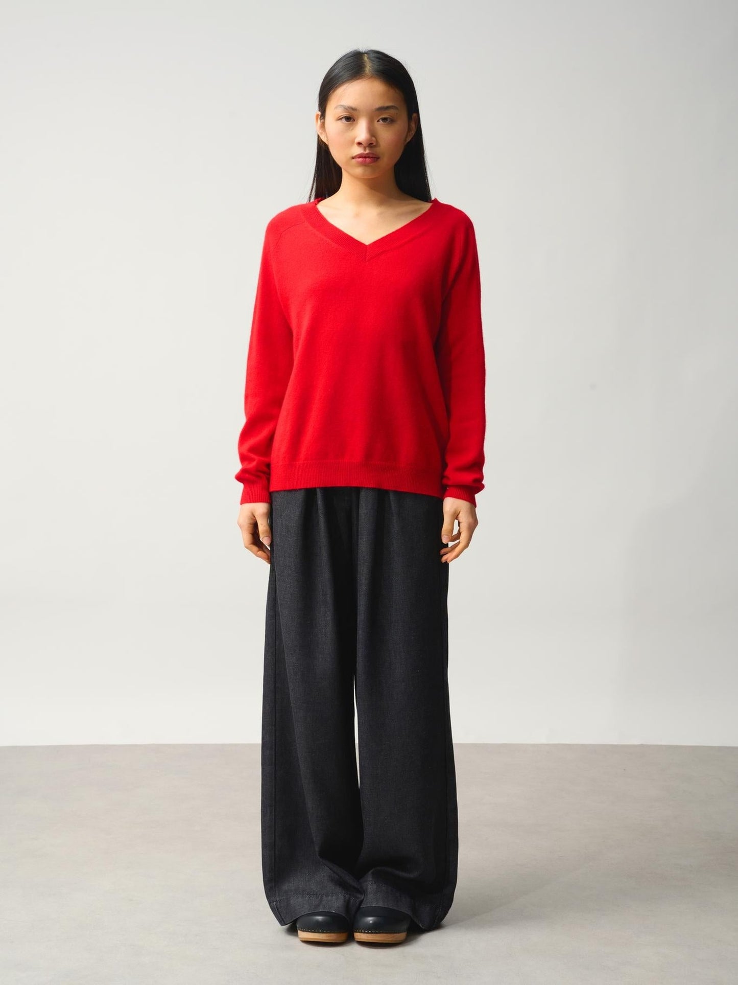 SAVANNAH red v-neck sweater 100% cashmere