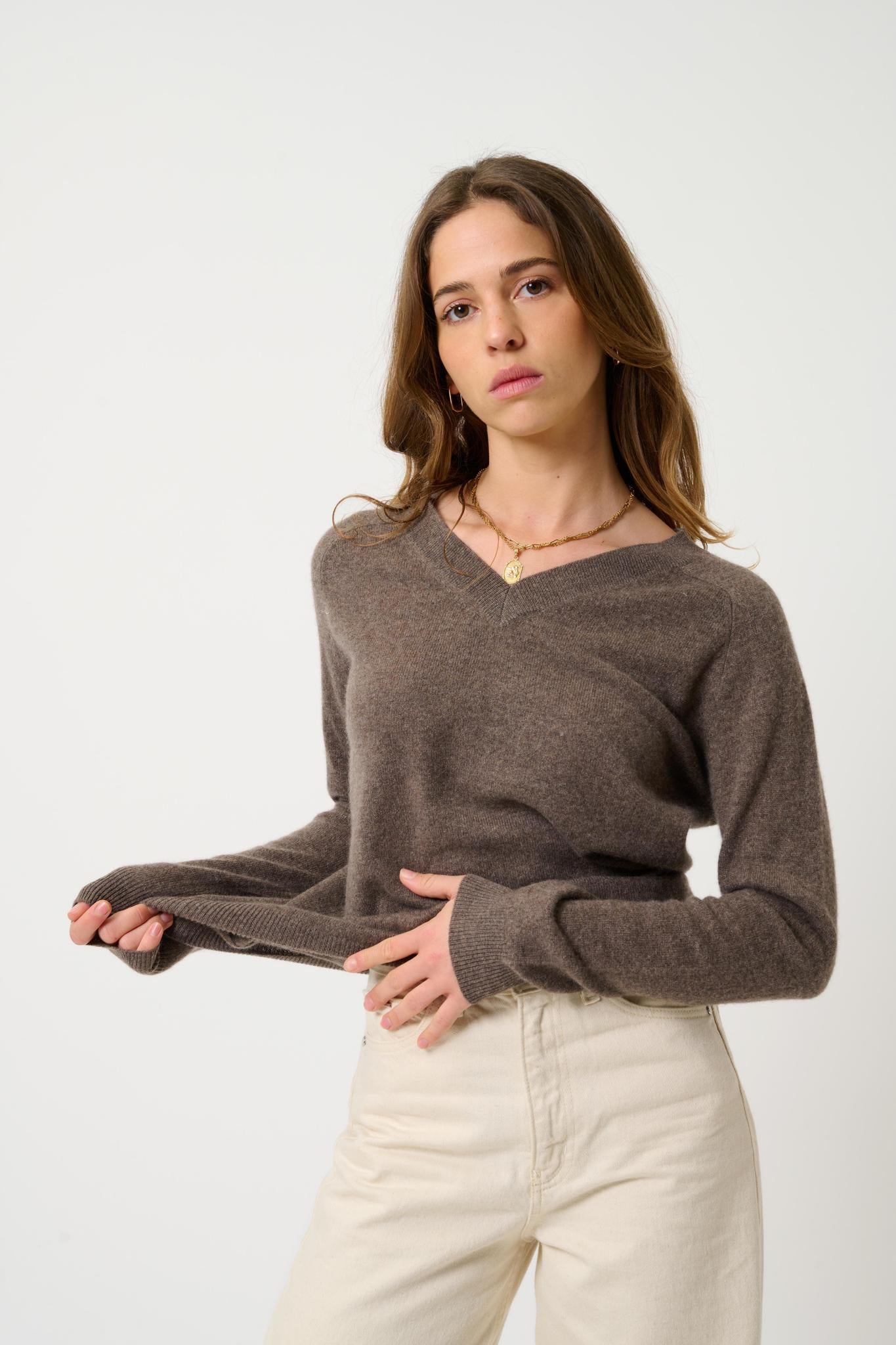 SAVANNAH taupe mottled v-neck sweater 100% cashmere