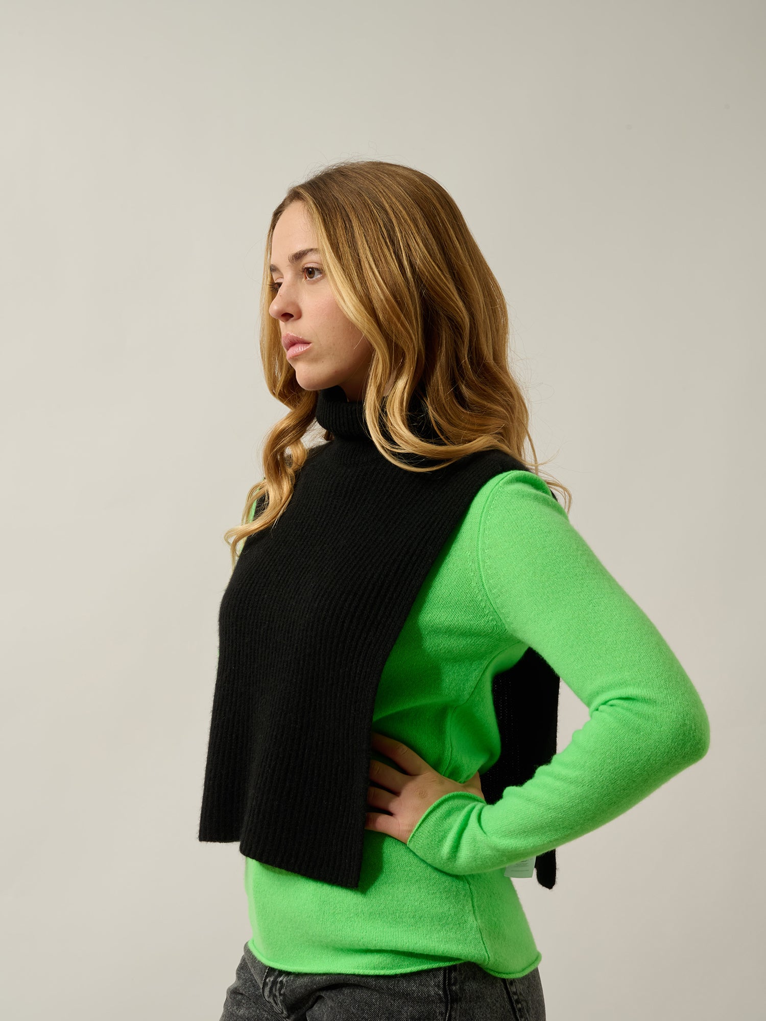 SIV poncho ouvert col roulé 4 fils noir 100% cachemire