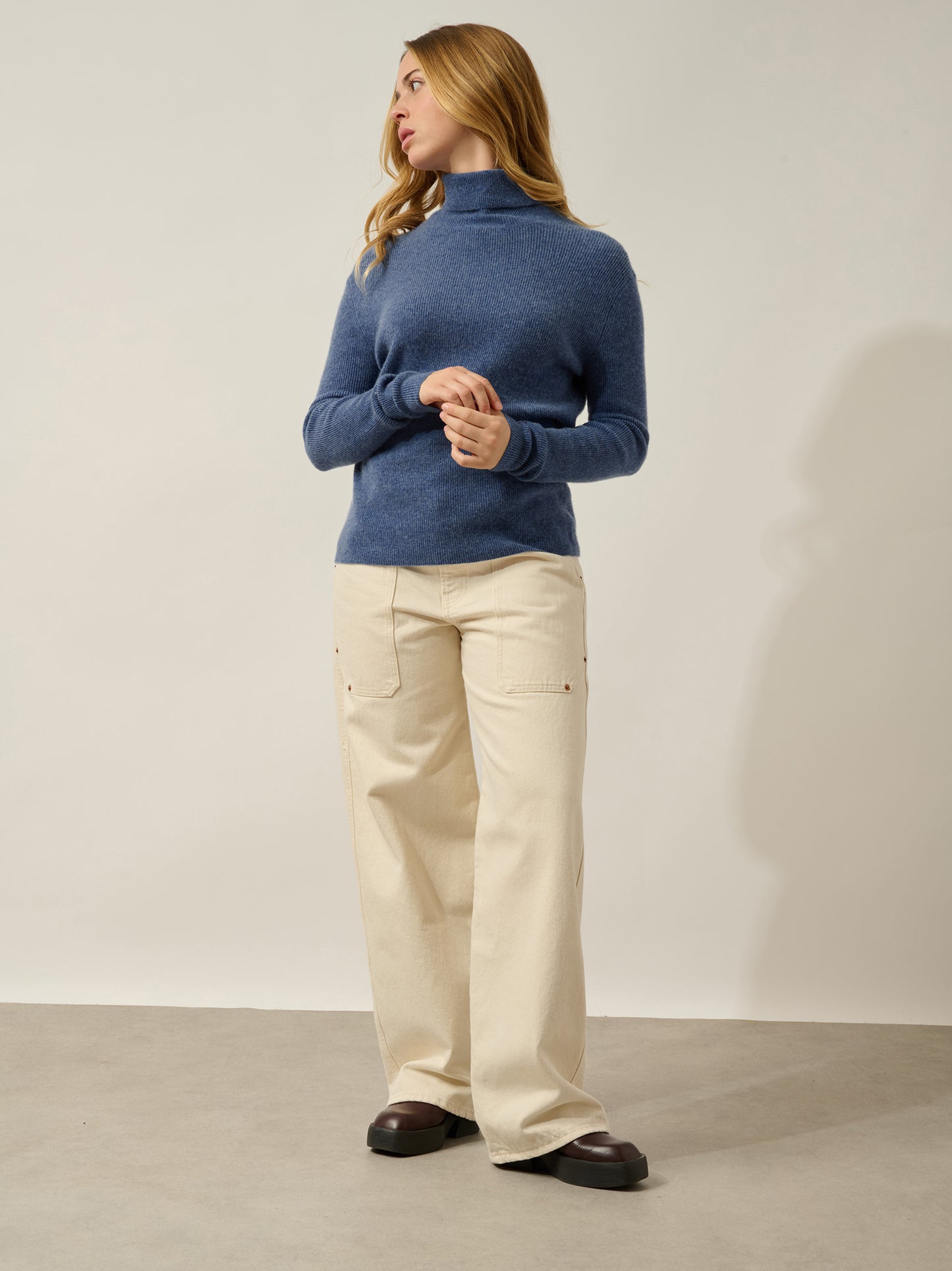 SUZIE pull col roulé bleu denim 100% cachemire