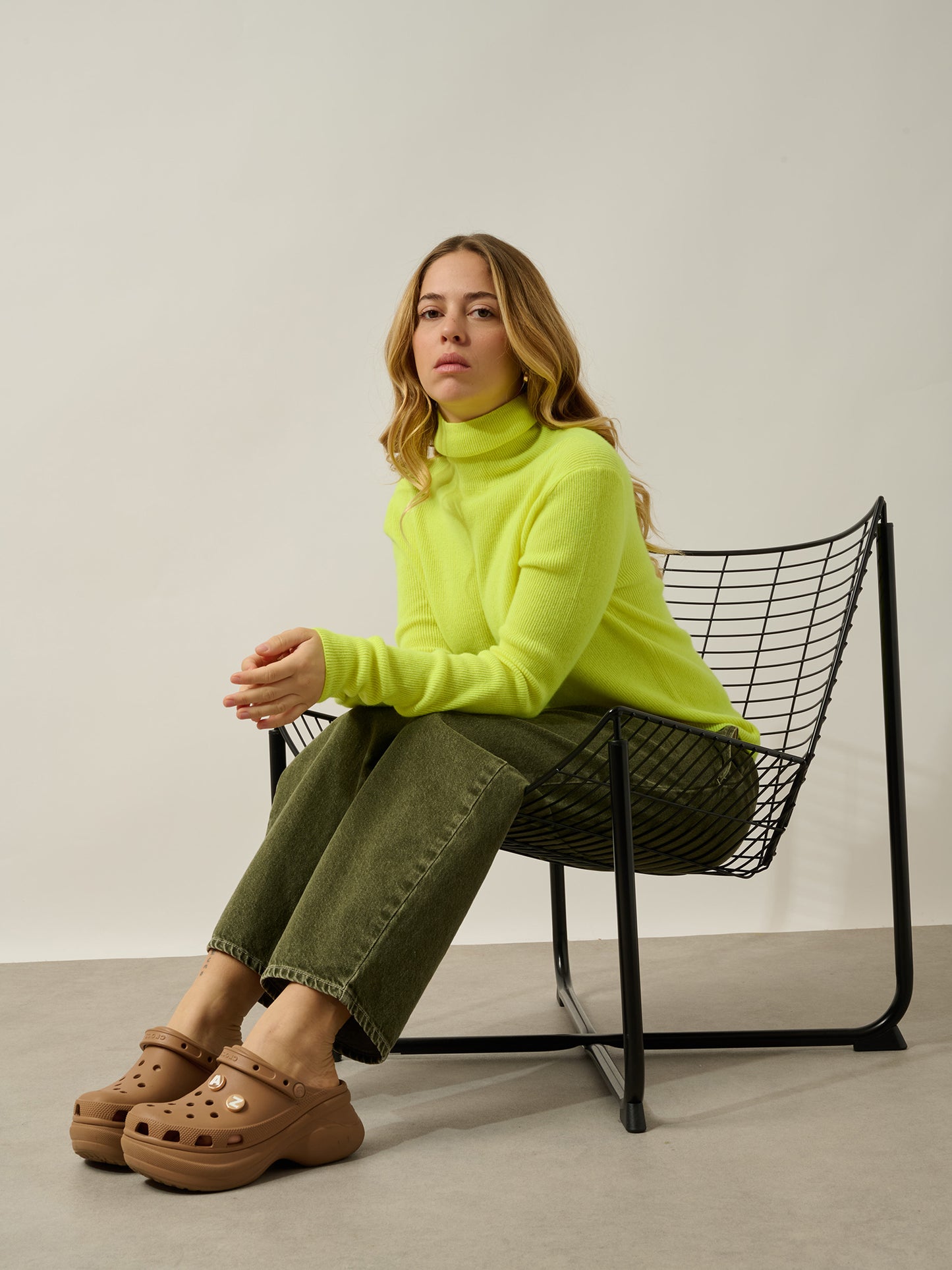 SUZIE pull col roulé jaune fluo 100% cachemire