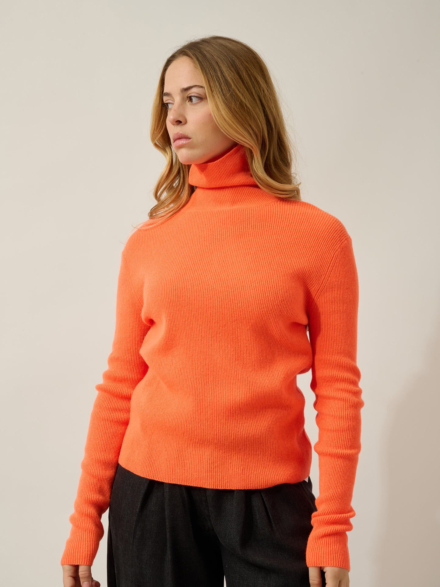 SUZIE pull col roulé orange fluo 100% cachemire