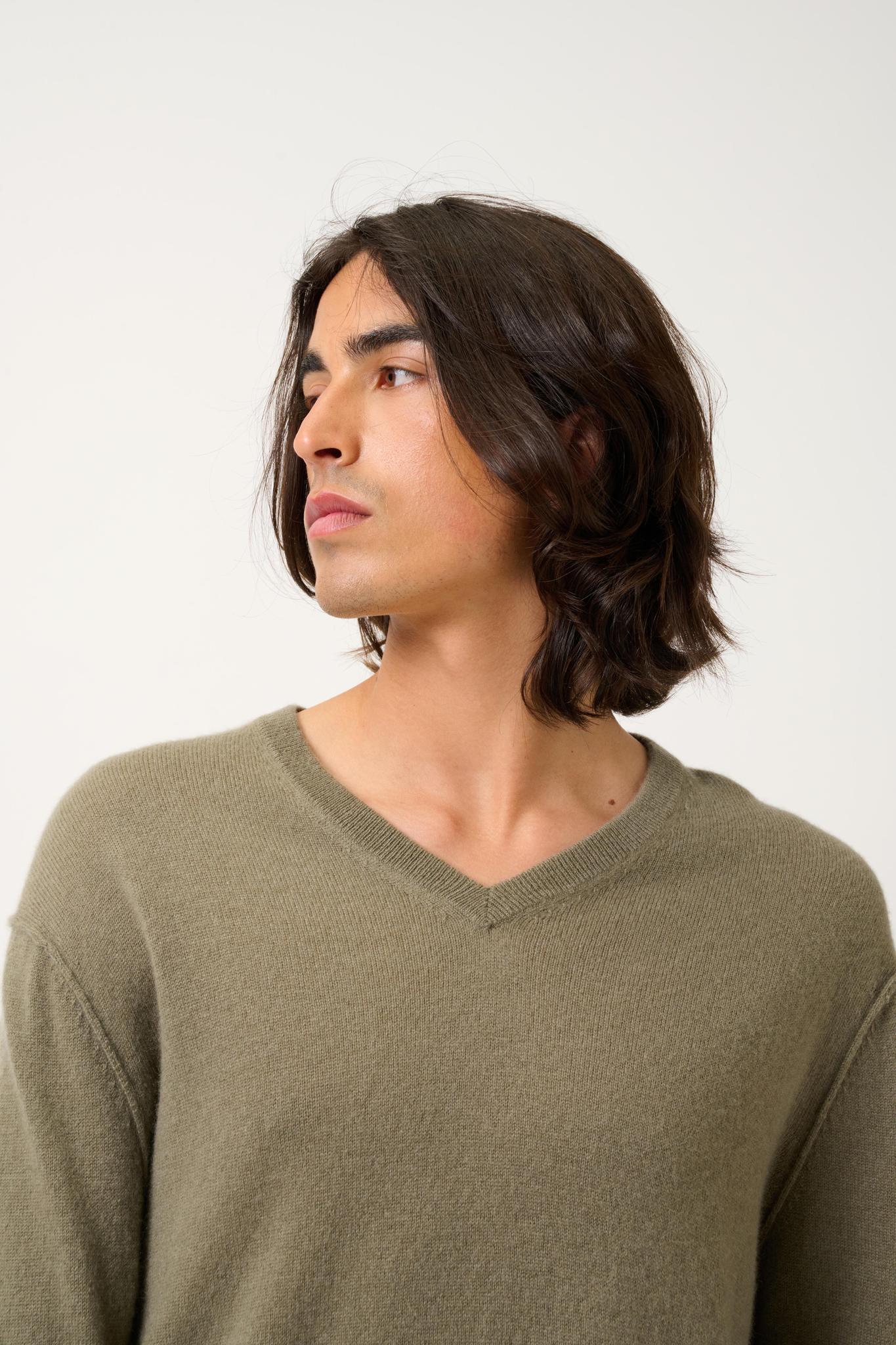 TIMEO army v-neck sweater 100% cashmere