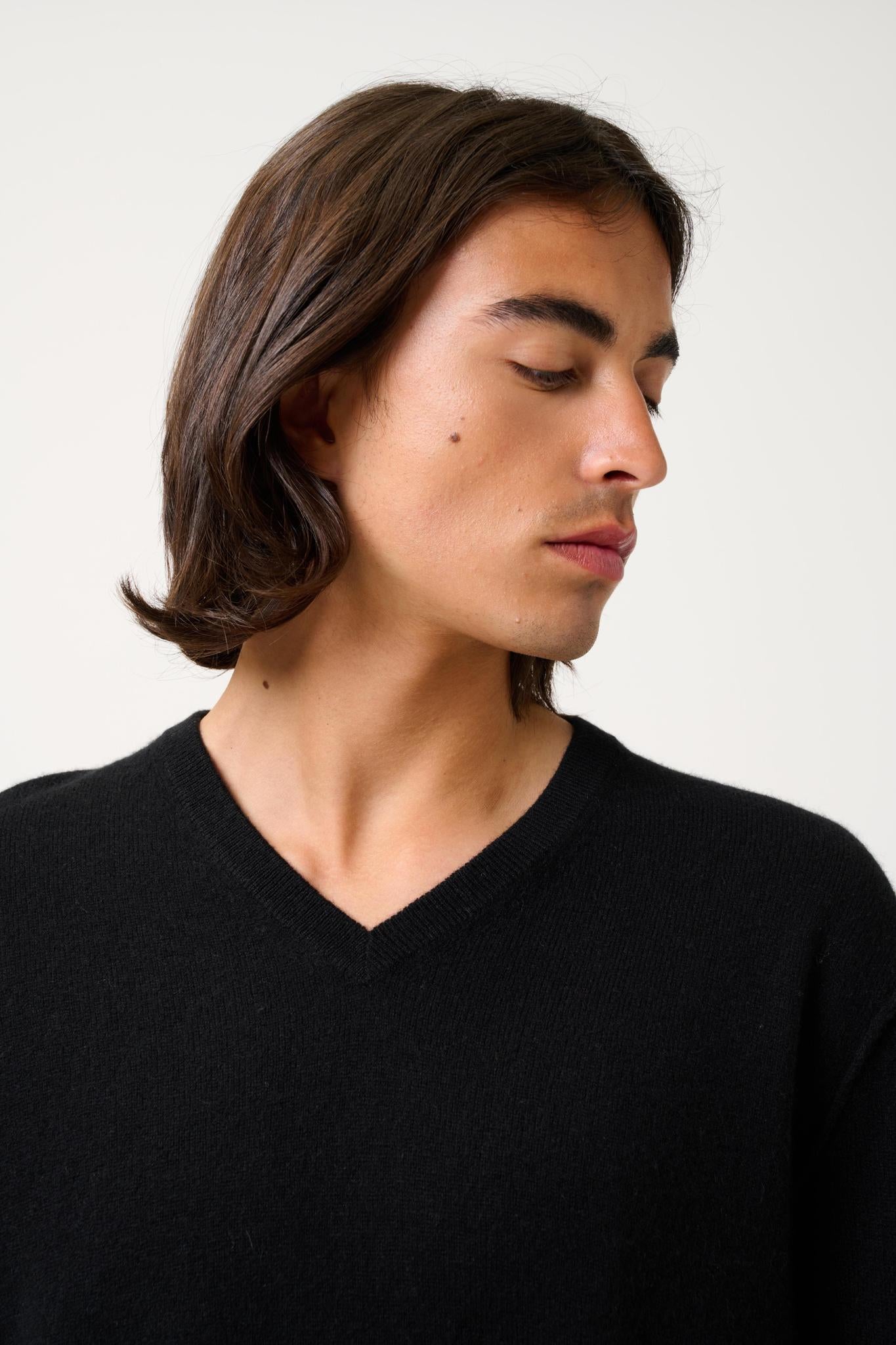 TIMEO black v-neck sweater 100% cashmere