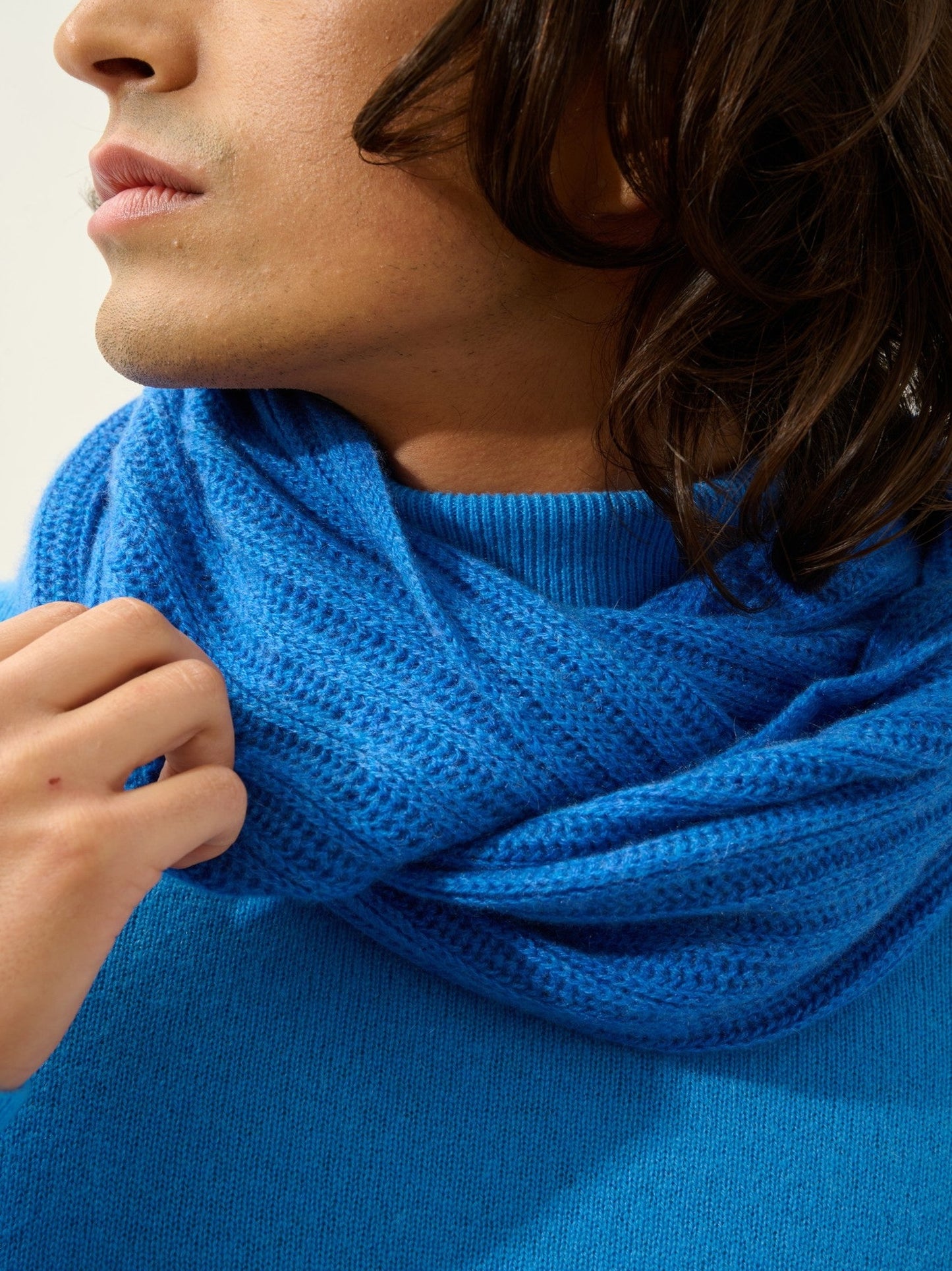 tommy tour de cou 4 fils bleu électrique 100% cachemire