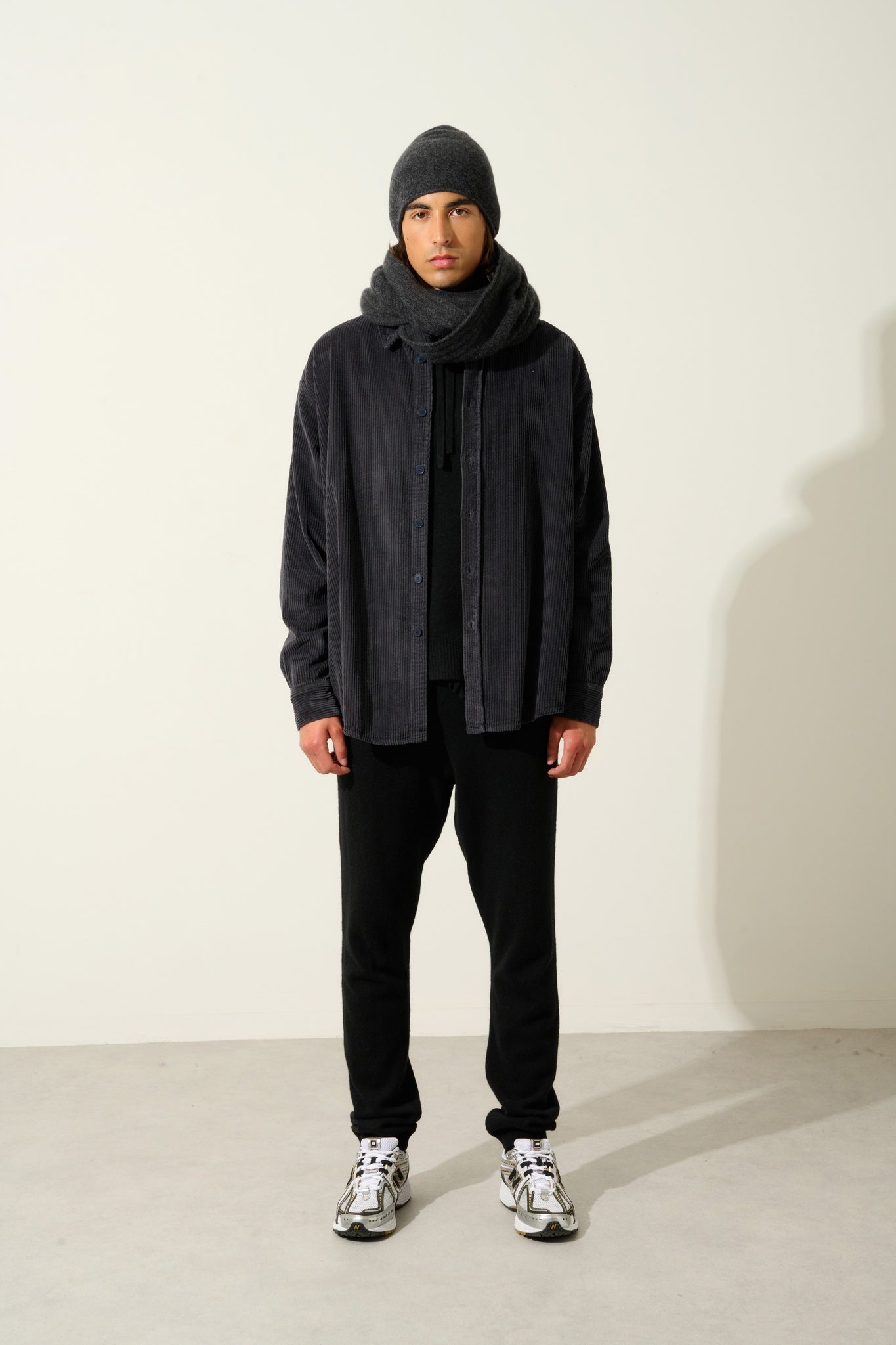 TOMMY 4-lagiger schwarz meliert Halswärmer aus 100 % Kaschmir