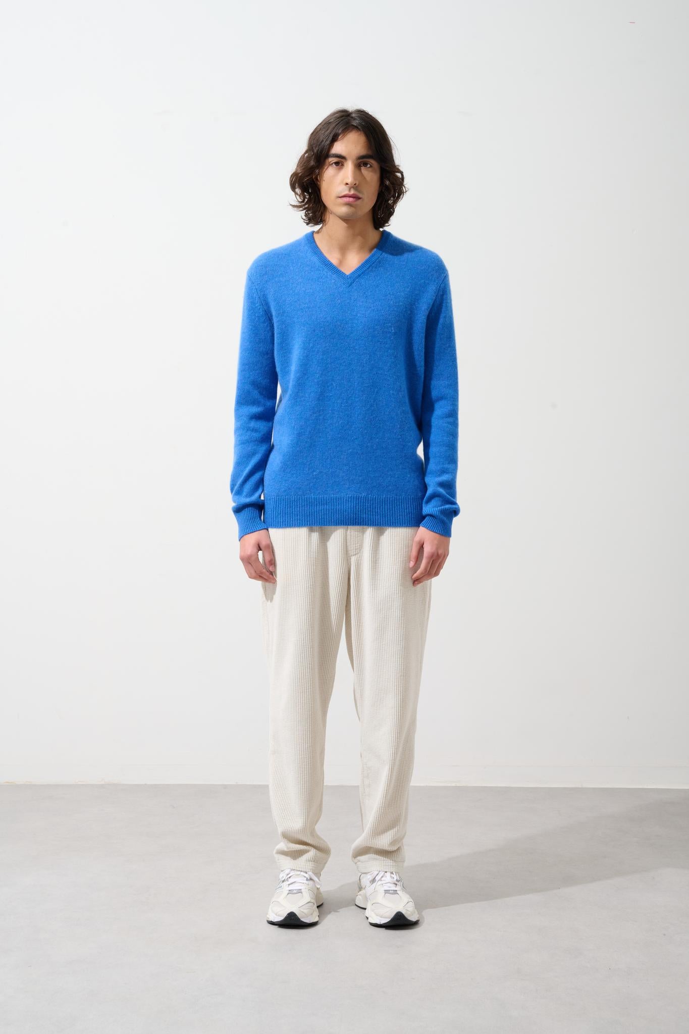 VICTOR pull col v 4 fils bleu électrique 100% cachemire