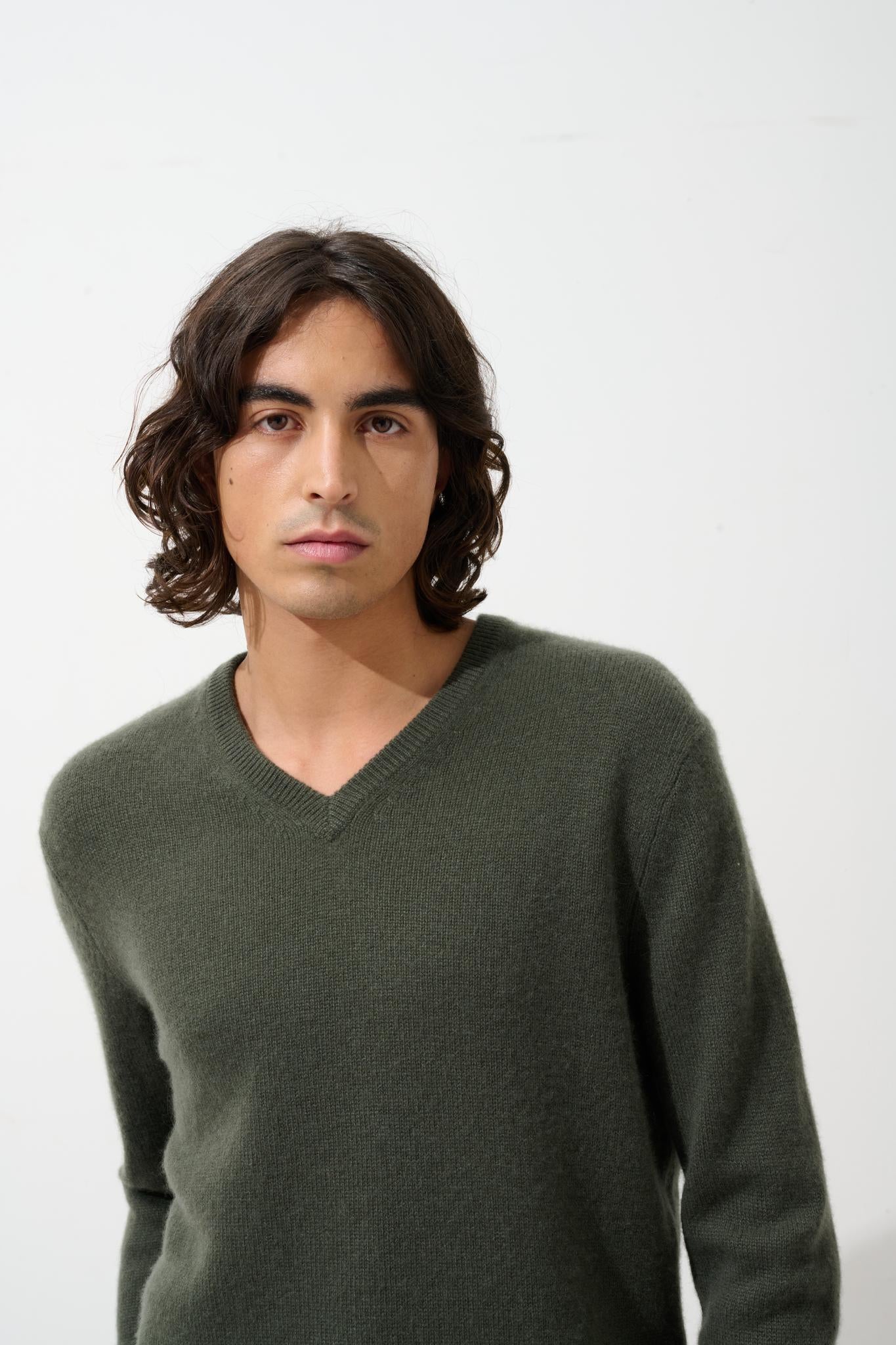 VICTOR Pullover mit V-Ausschnitt 4 Fäden khaki 100% Kaschmir