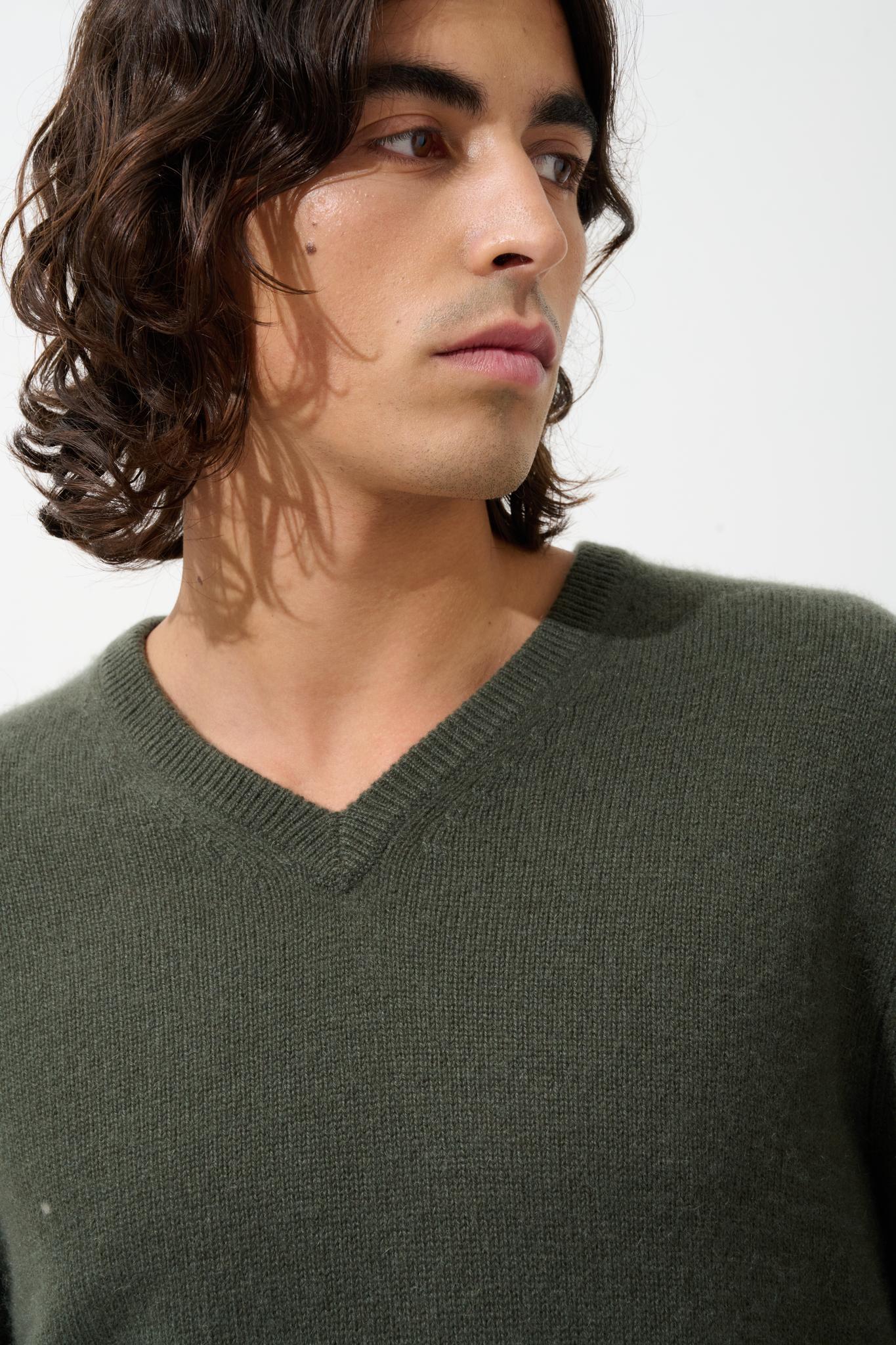 VICTOR Pullover mit V-Ausschnitt 4 Fäden khaki 100% Kaschmir