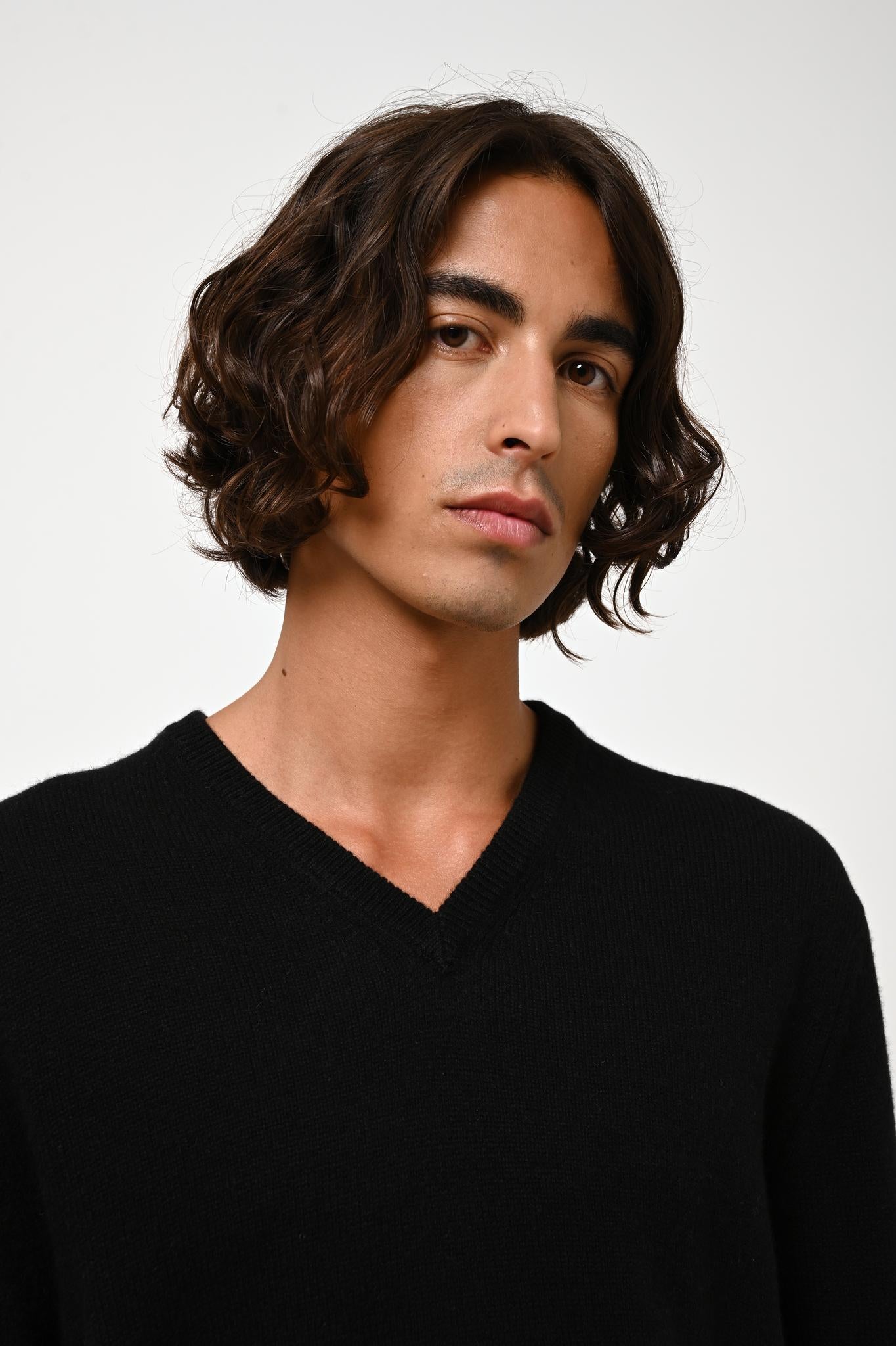 VICTOR 4-fädiger schwarzer Pullover aus 100 % Kaschmir mit V-Ausschnitt