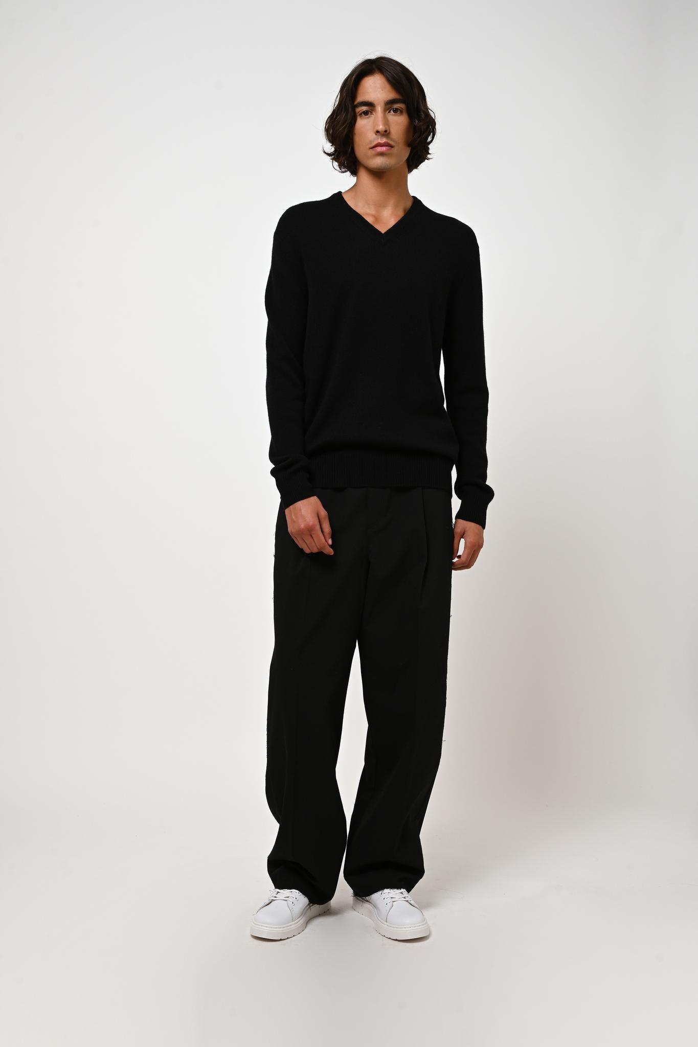 VICTOR 4-fädiger schwarzer Pullover aus 100 % Kaschmir mit V-Ausschnitt