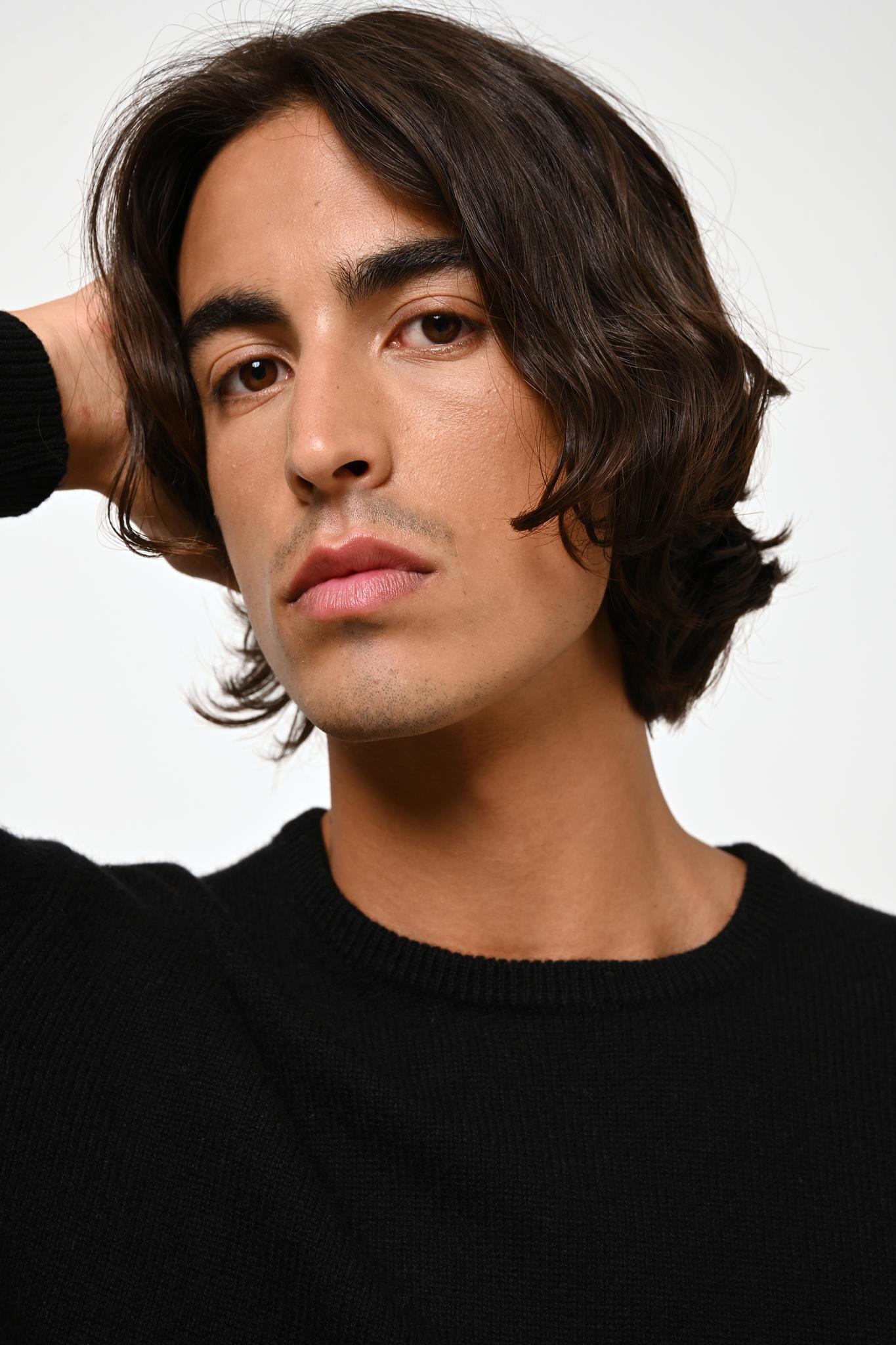 VICTO 4-thread round-neck sweater black 100% cashmere