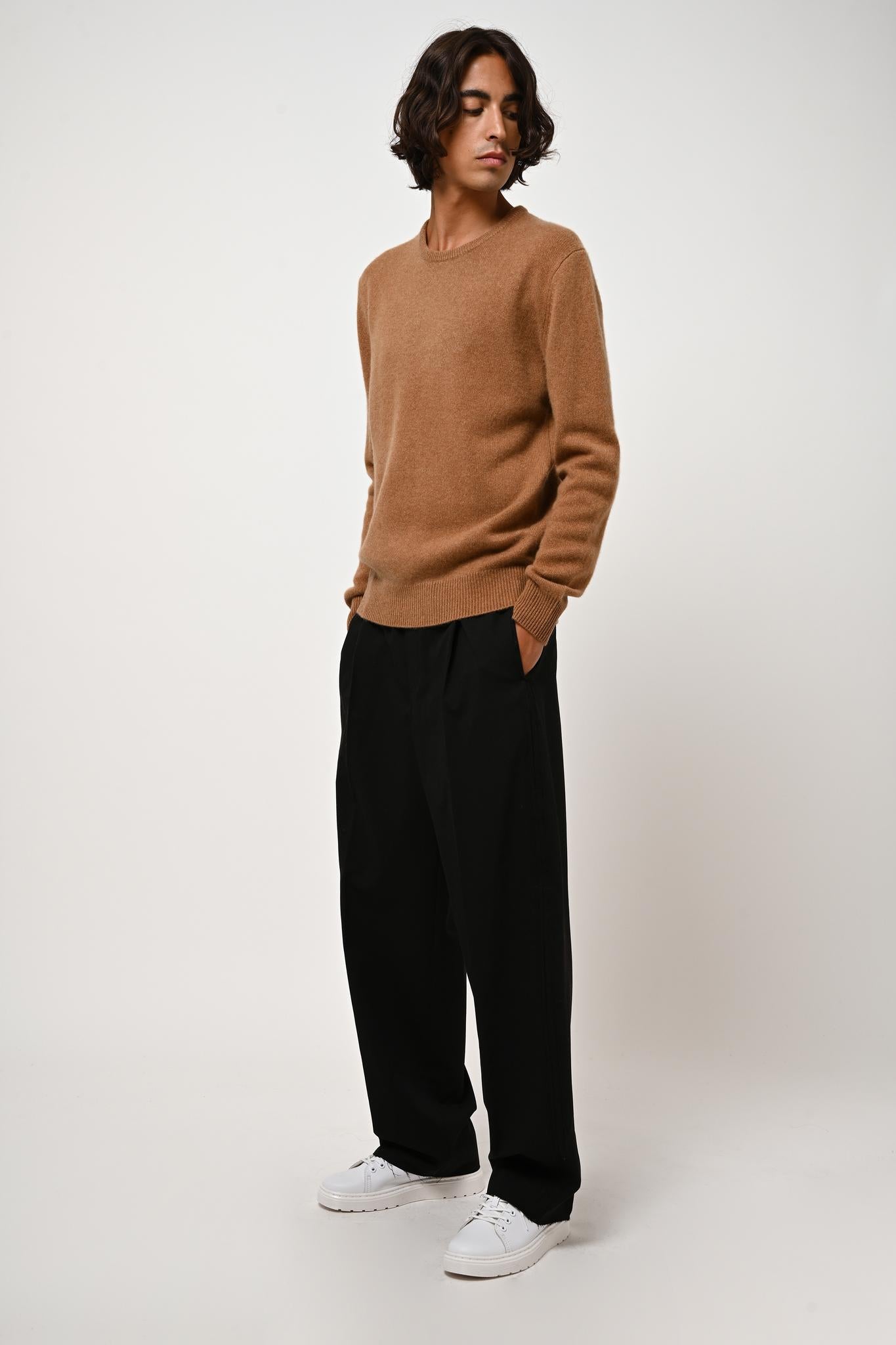 VICTO 4-thread hazelnut round-neck sweater 100% cashmere