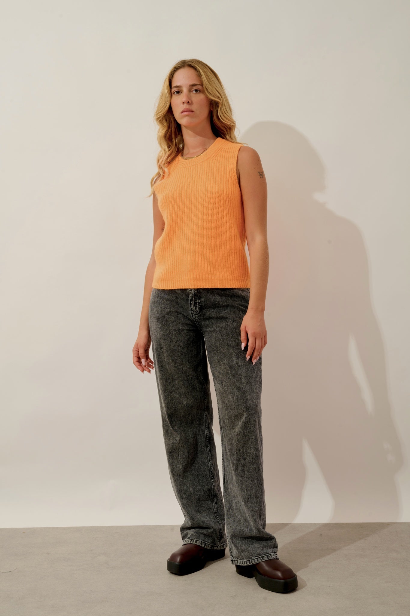 ZYRAEN débardeur col rond 6 fils mandarine fluo 100% cachemire