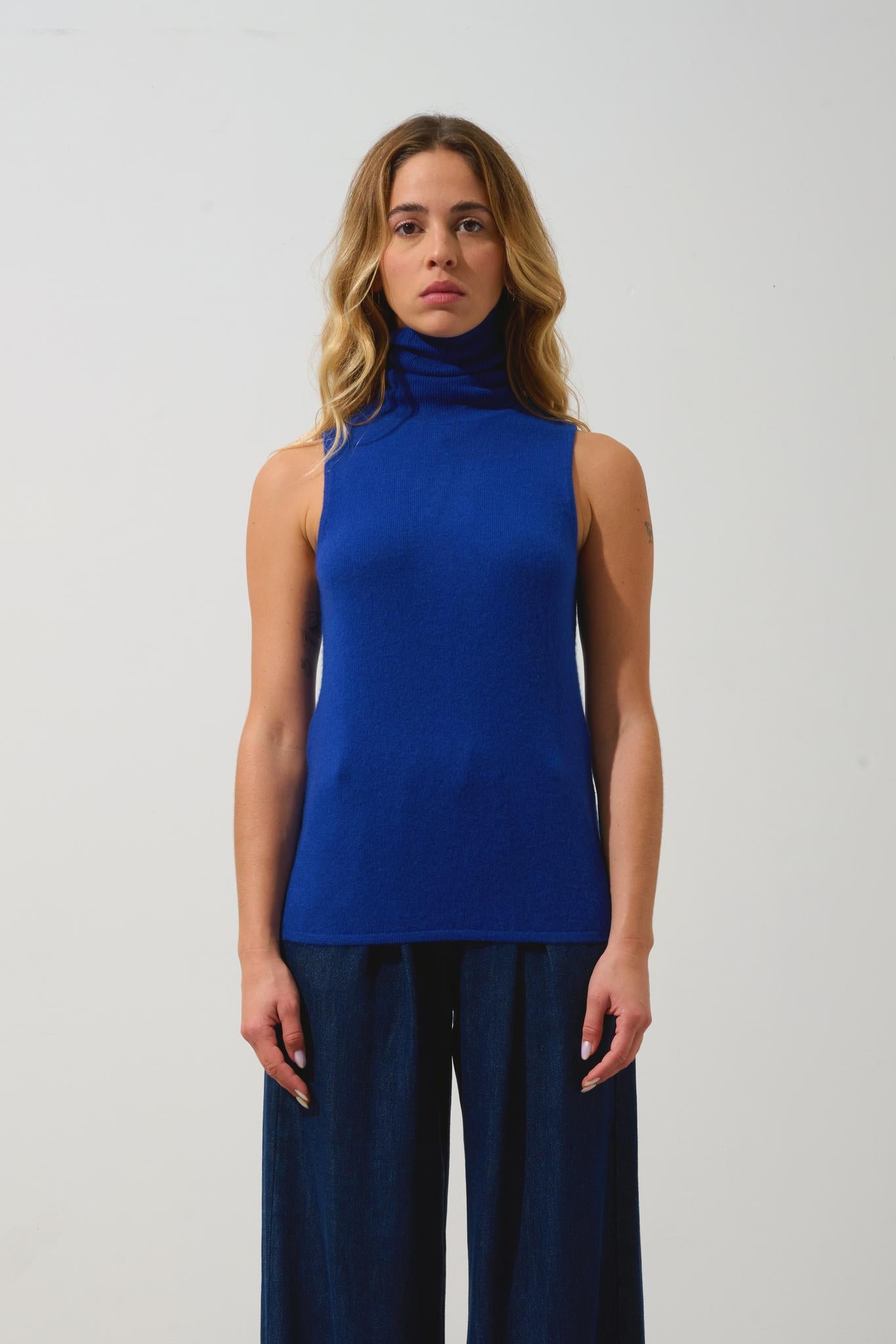 CAPUCIN ärmelloser Rollkragenpullover ultramarin 100% Kaschmir