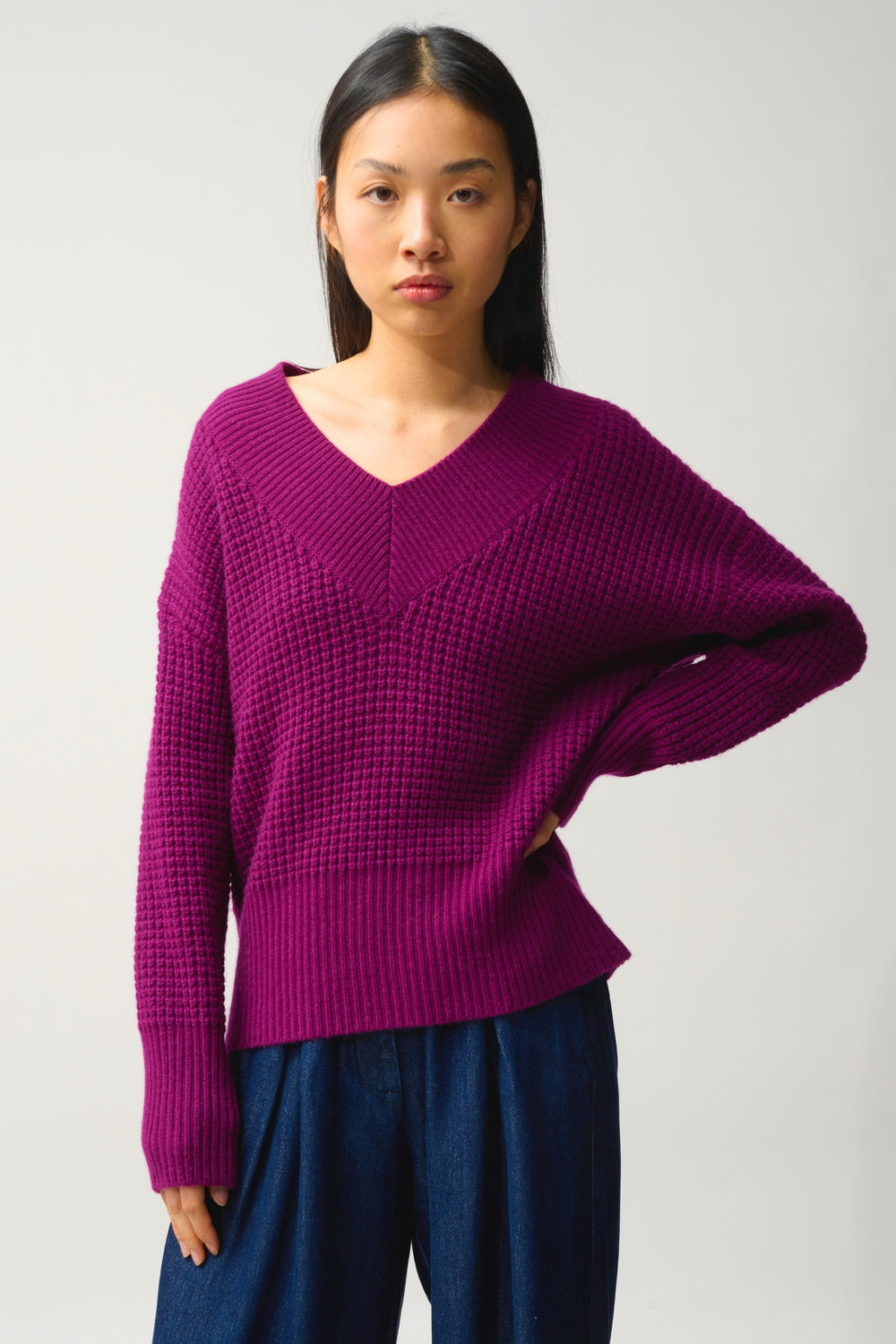 ALPANDE pull col v 8 fils prune 100% cachemire