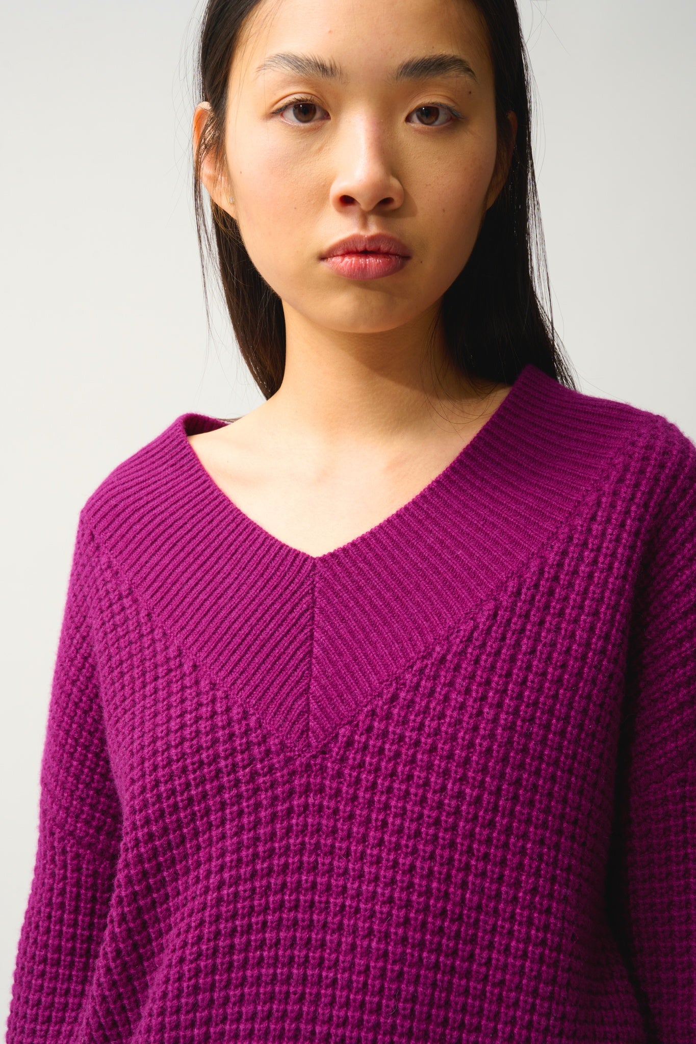 ALPANDE pull col v 8 fils prune 100% cachemire