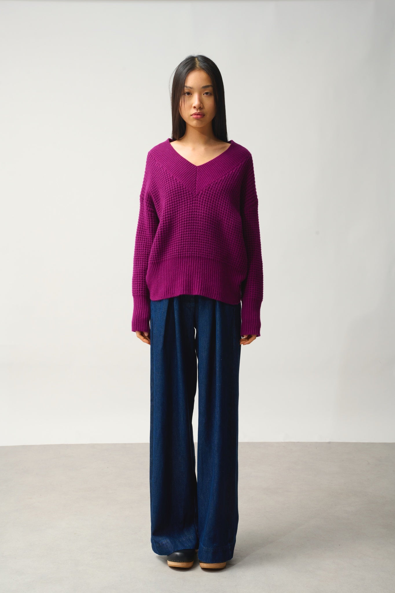 ALPANDE pull col v 8 fils prune 100% cachemire