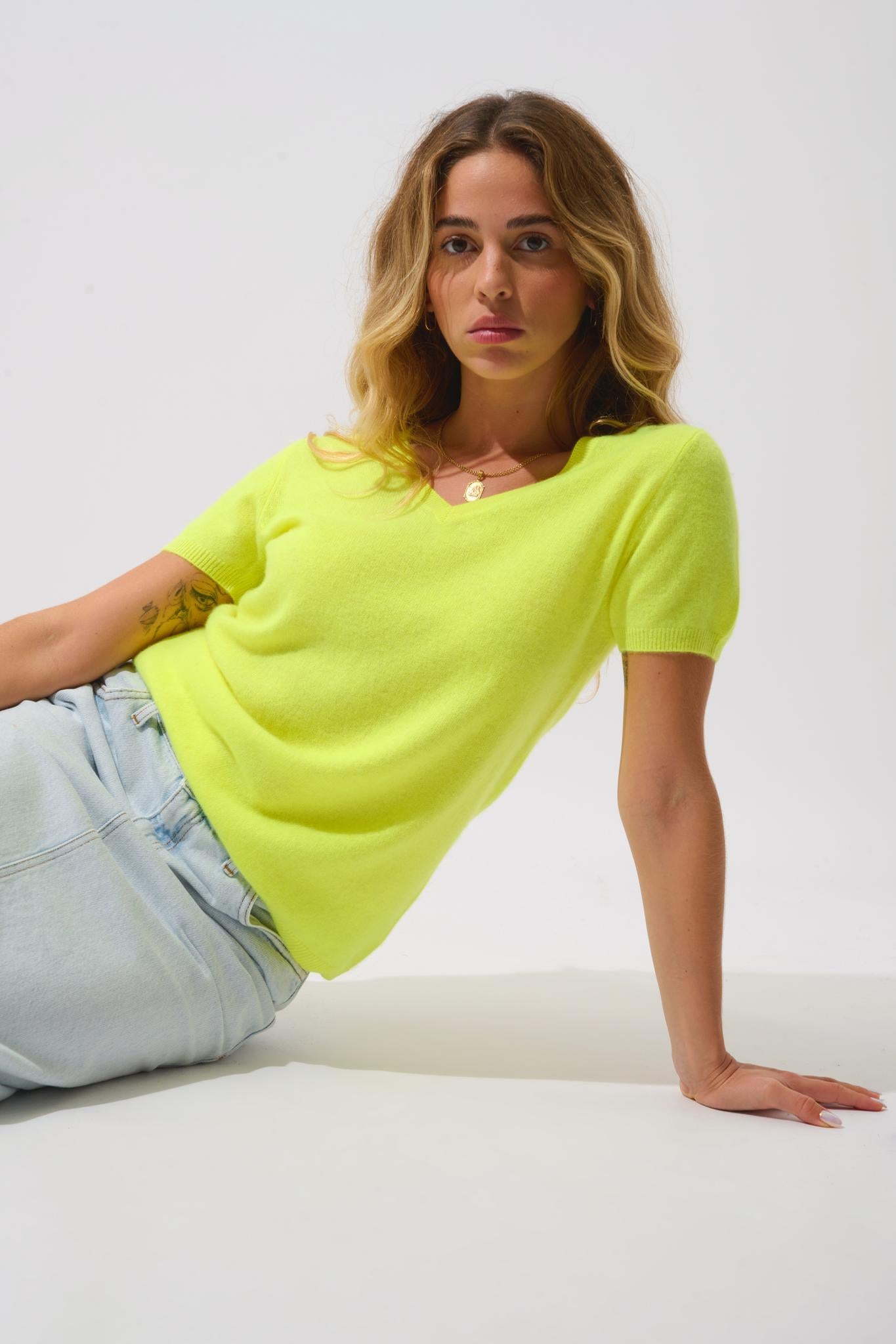 KALI thirt col v jaune fluo 100% cachemire