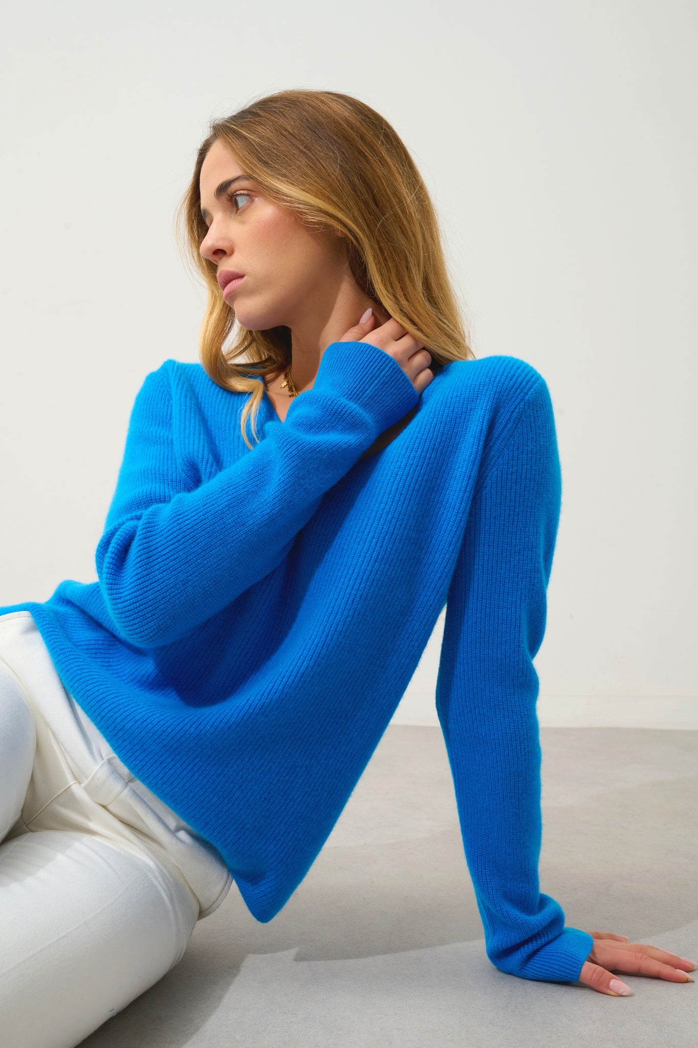 ALAYA v-neck sweater azure 100% cashmere - Authentic Cashmere