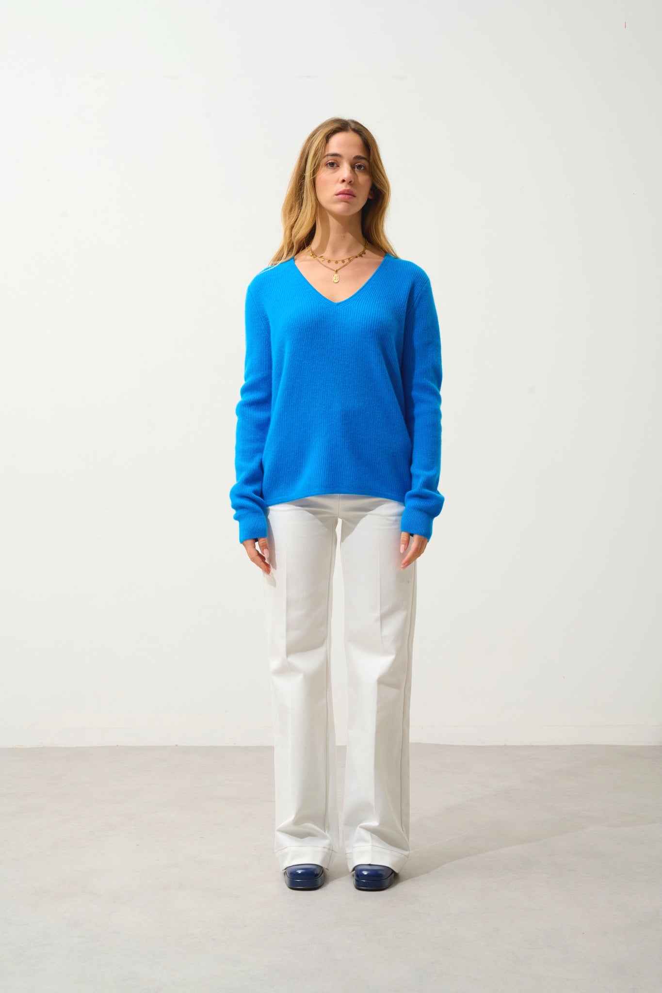 ALAYA v-neck sweater azure 100% cashmere - Authentic Cashmere