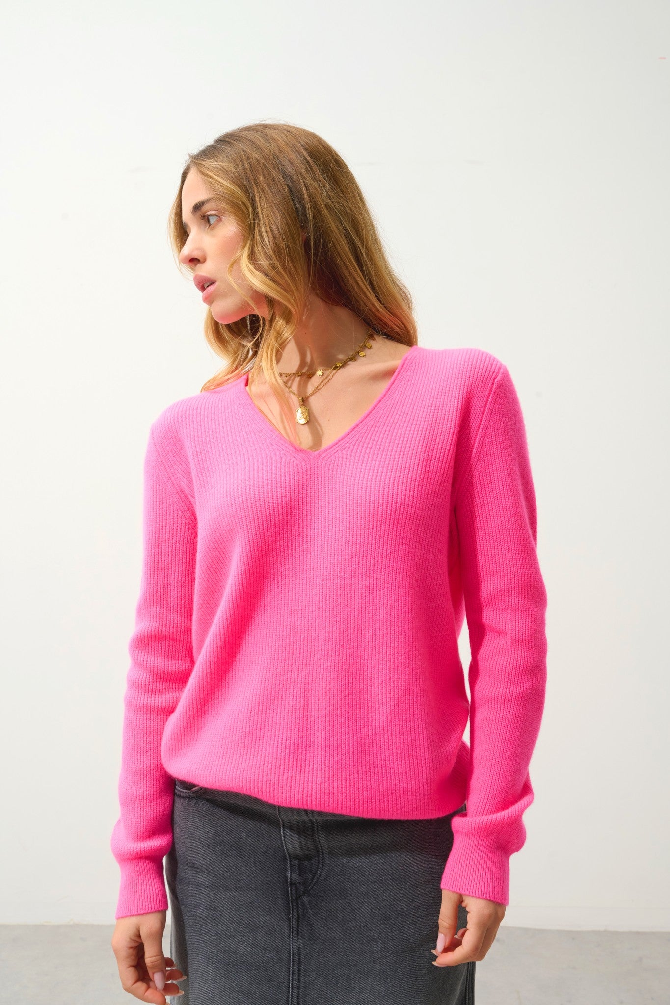 alaya pull col v rose fluo 100% cachemire