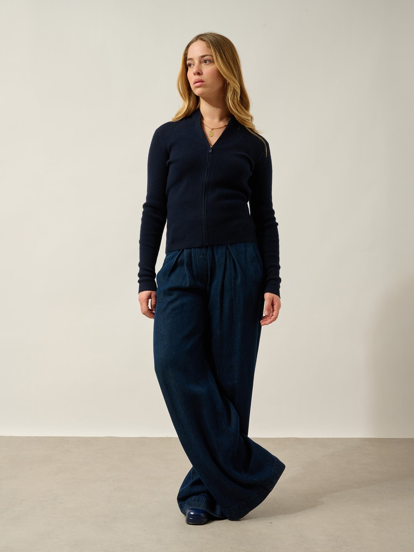 ALBERTE navy zip-up cardigan with a high collar, 100% cashmere