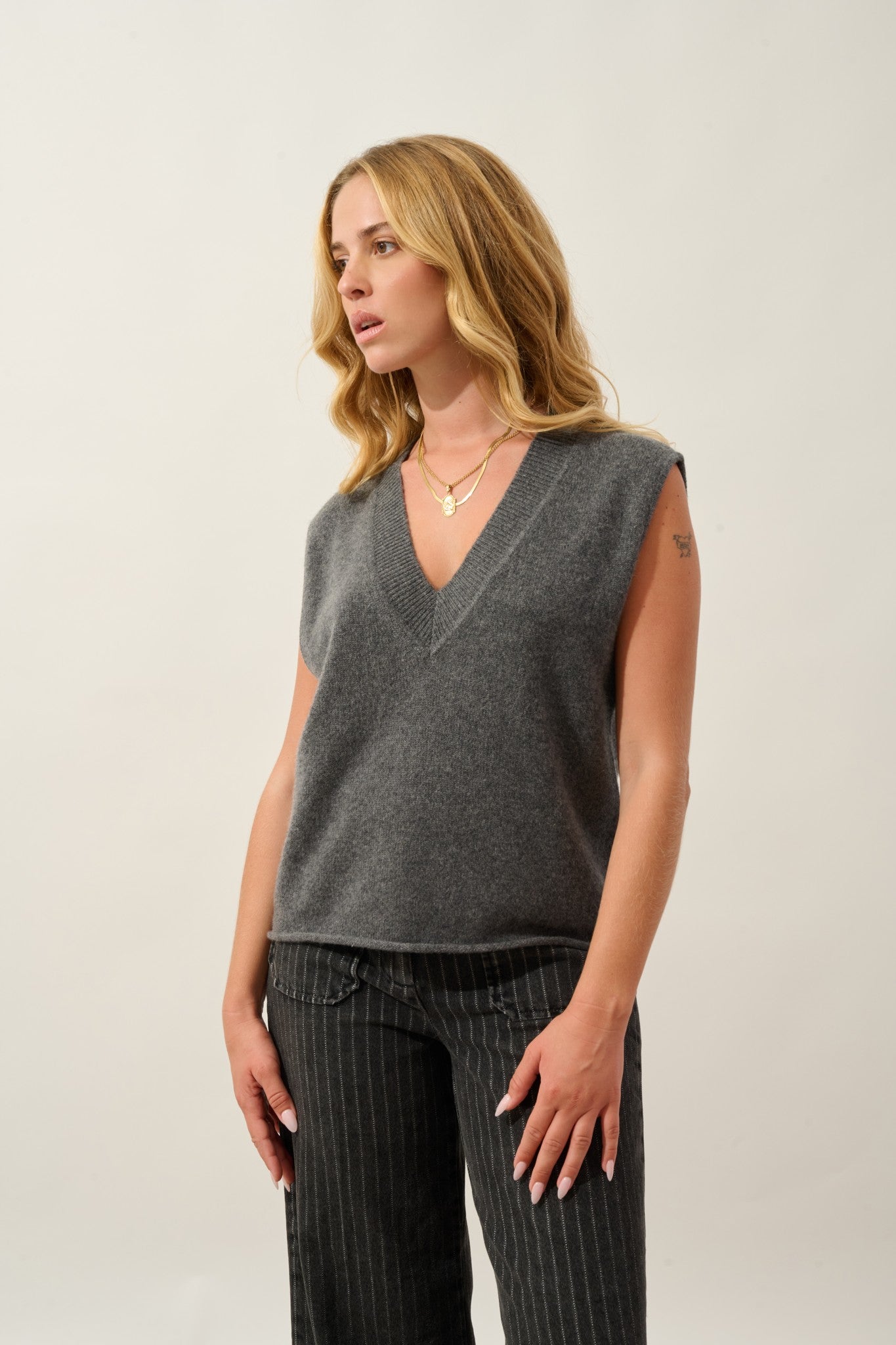 amelie pull col v sans manches 4 fils anthracite chiné 100% cachemire