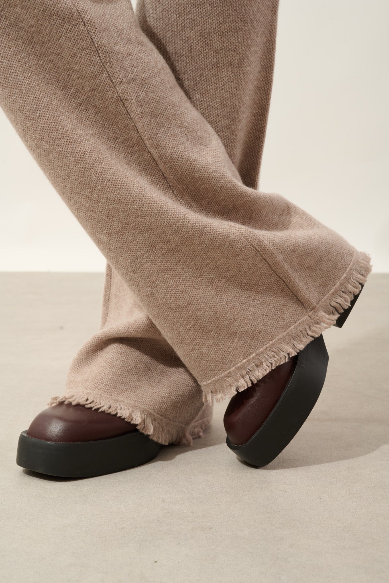 angustia pantalon évasé taupe clair chiné 100% cachemire