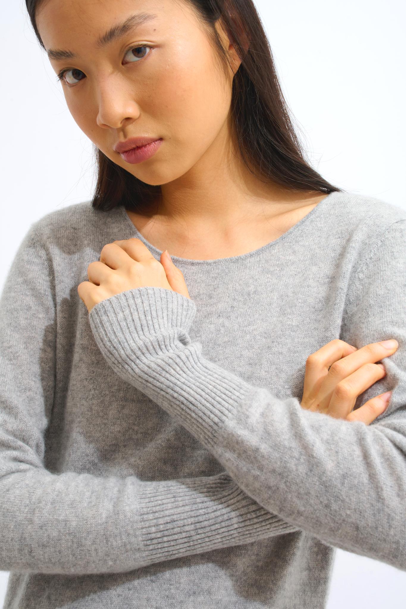 ARMET Rundhalskleid in melierter Wolke, 100 % Kaschmir