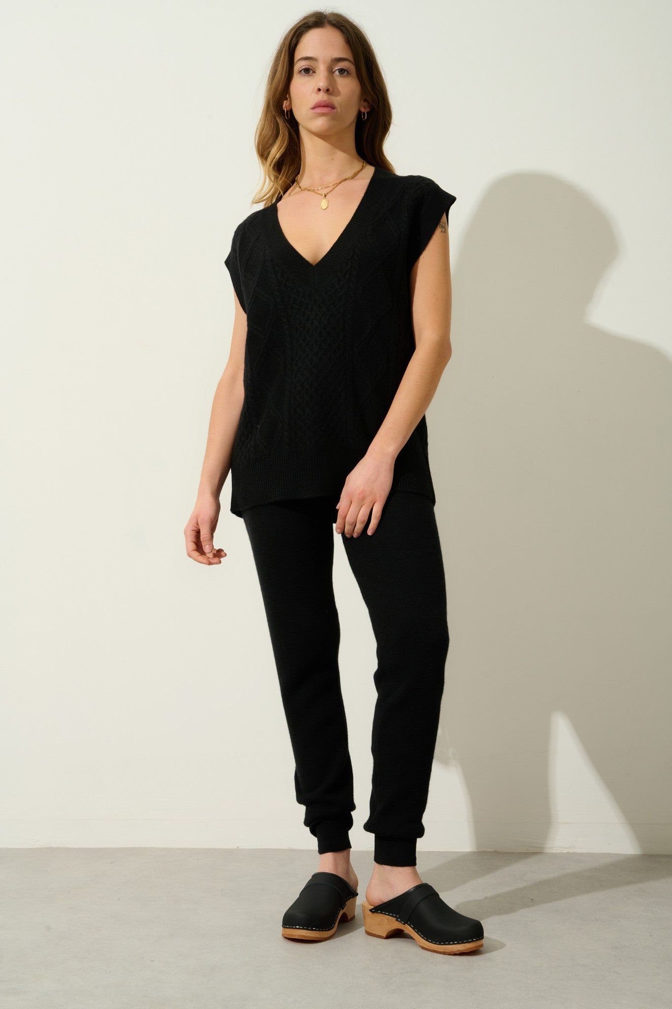 aslog pull col v sans manches 4 fils noir 100% cachemire