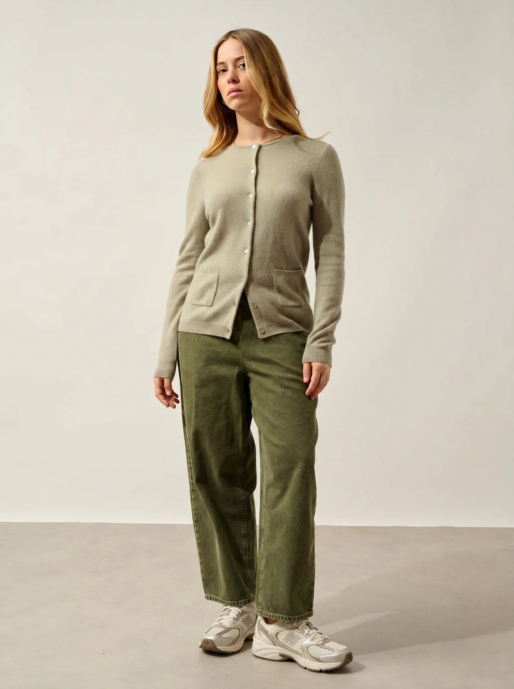 CARON Strickjacke Rundhalsausschnitt Oliv