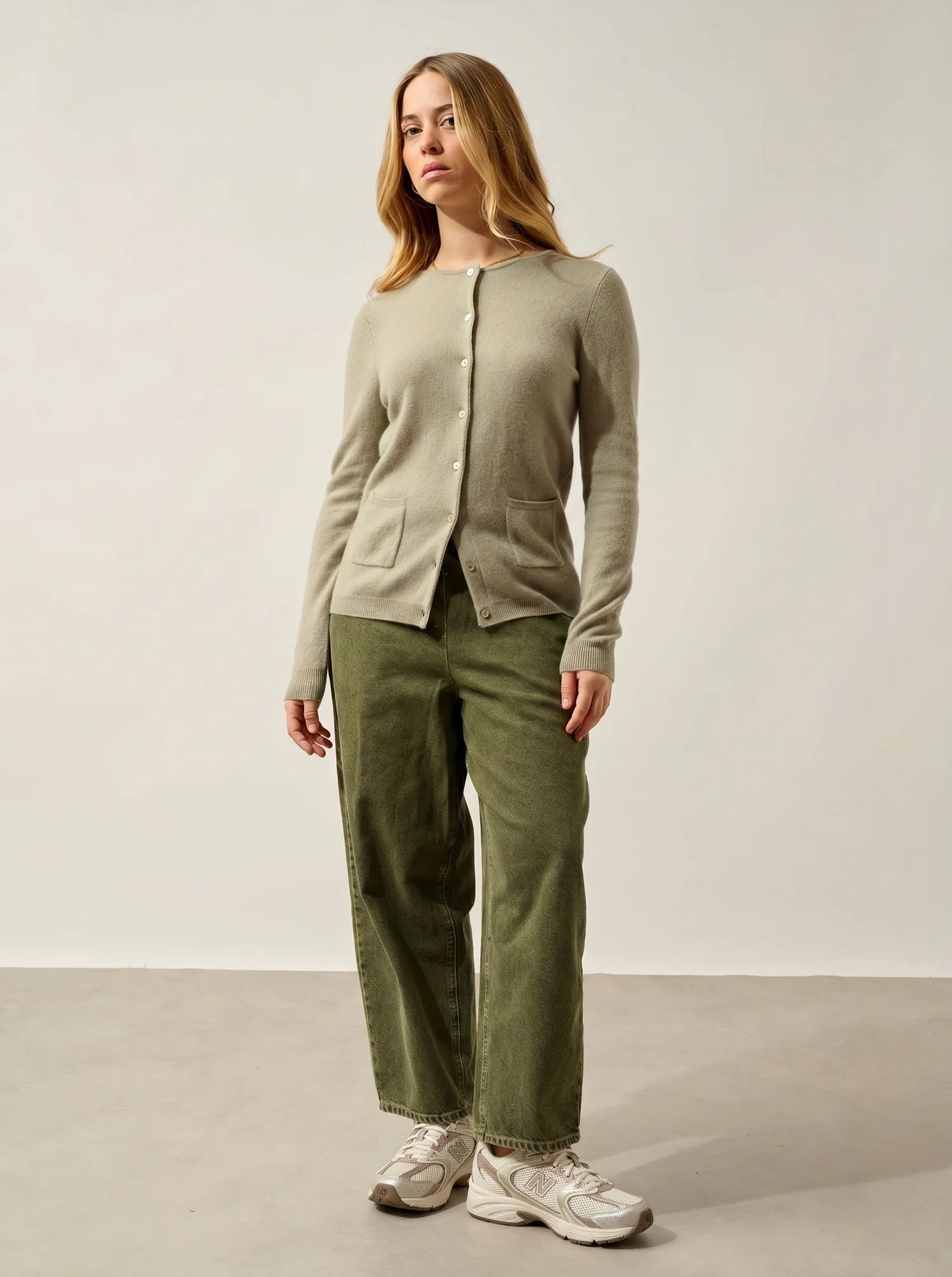 CARON Strickjacke Rundhalsausschnitt Oliv