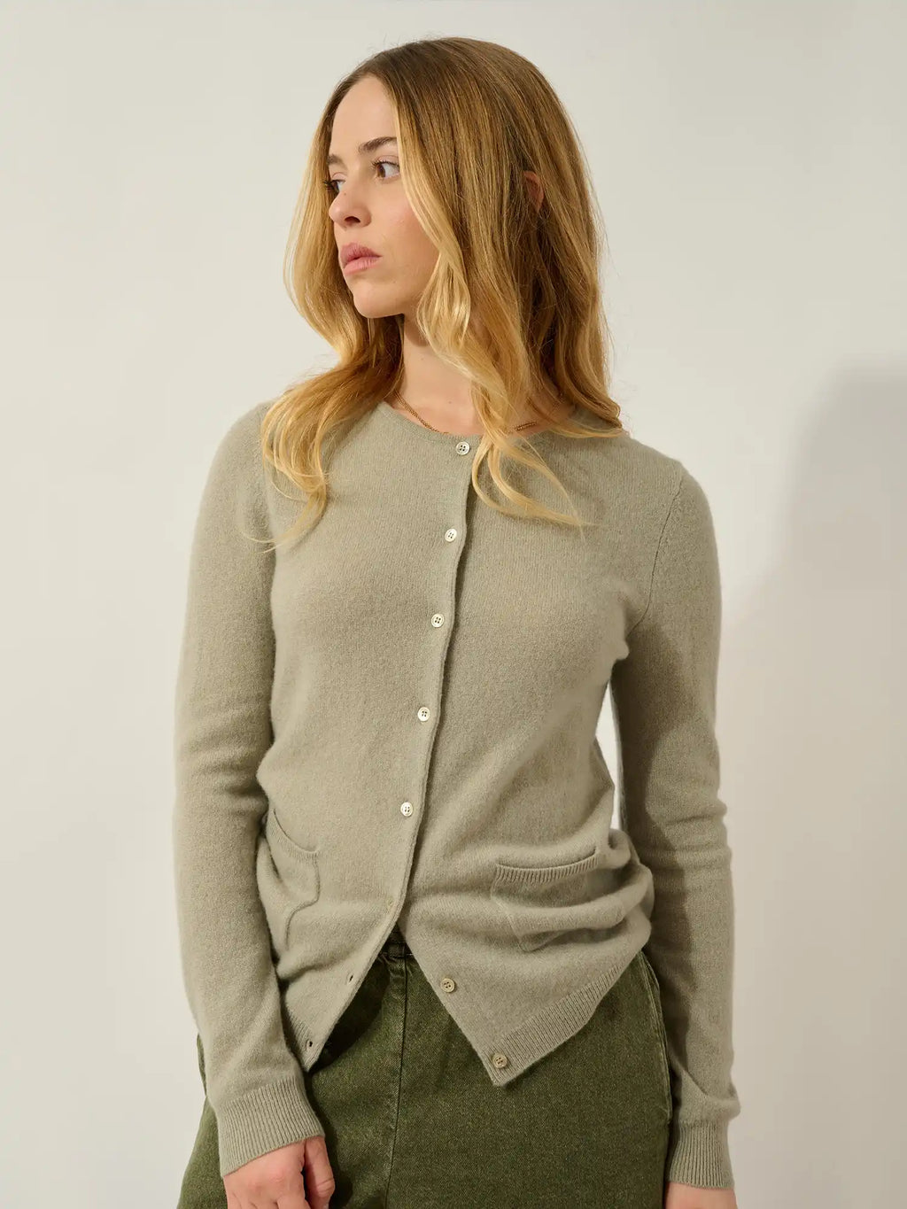 CARON Strickjacke Rundhalsausschnitt Oliv