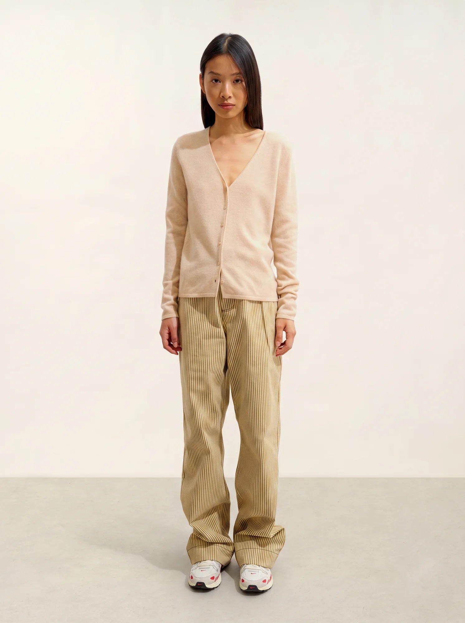 CHALAIS Strickjacke V-Ausschnitt Sand