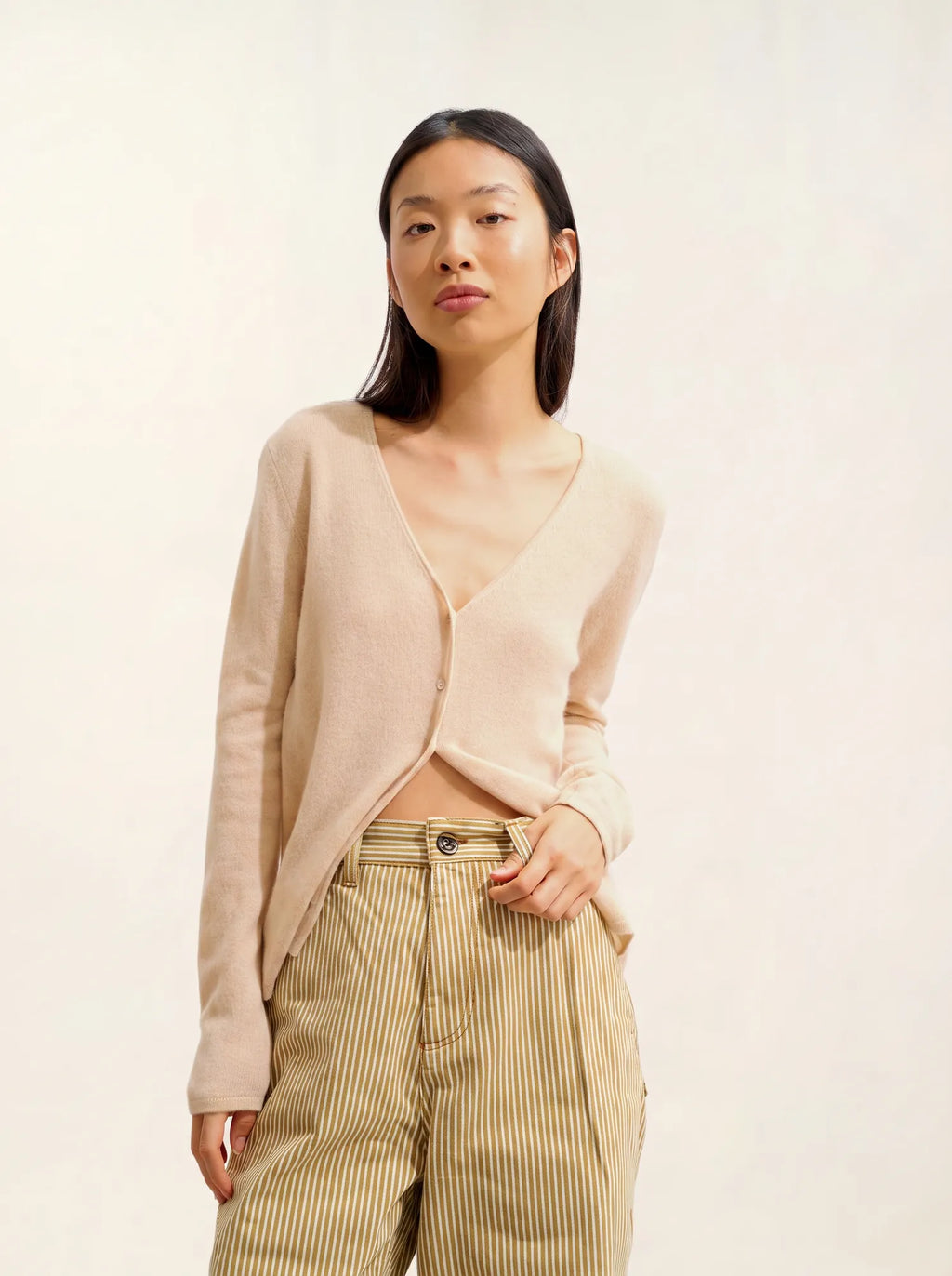 CHALAIS Strickjacke V-Ausschnitt Sand