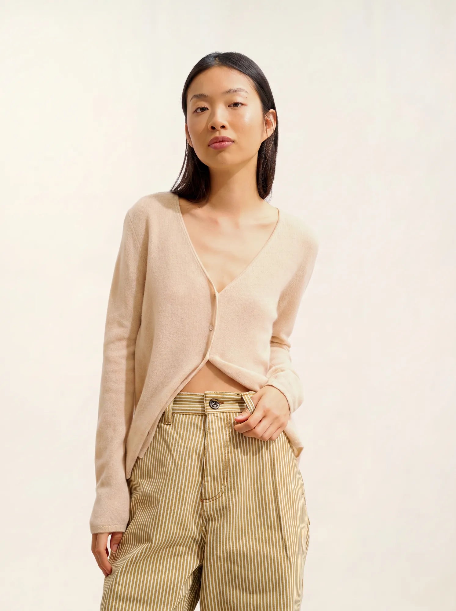 CHALAIS Strickjacke V-Ausschnitt Sand