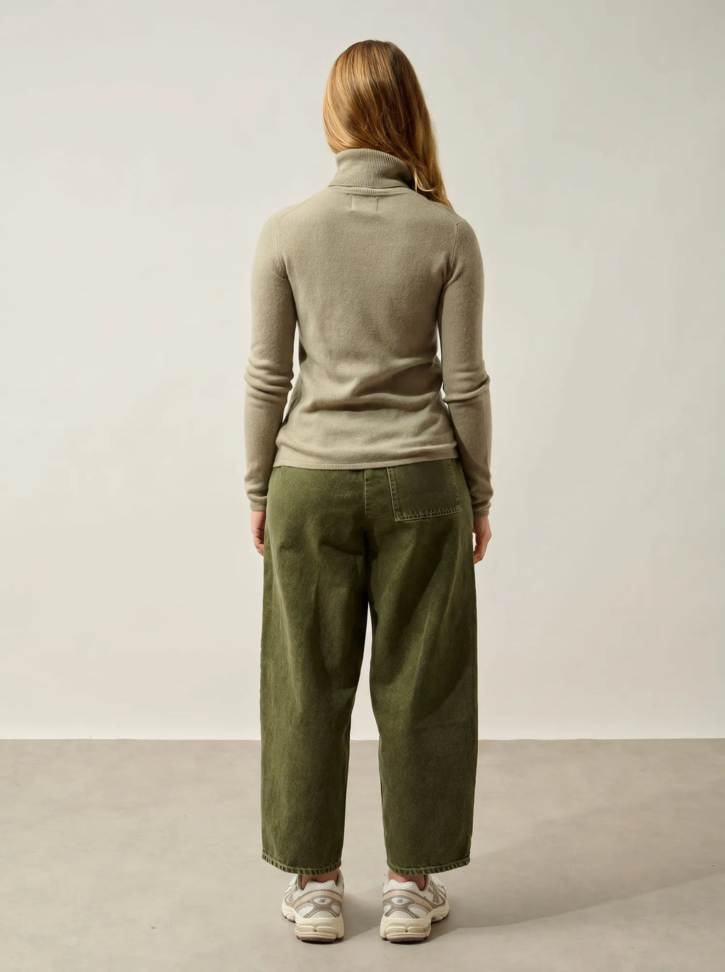 BISE pull col roulé olive
